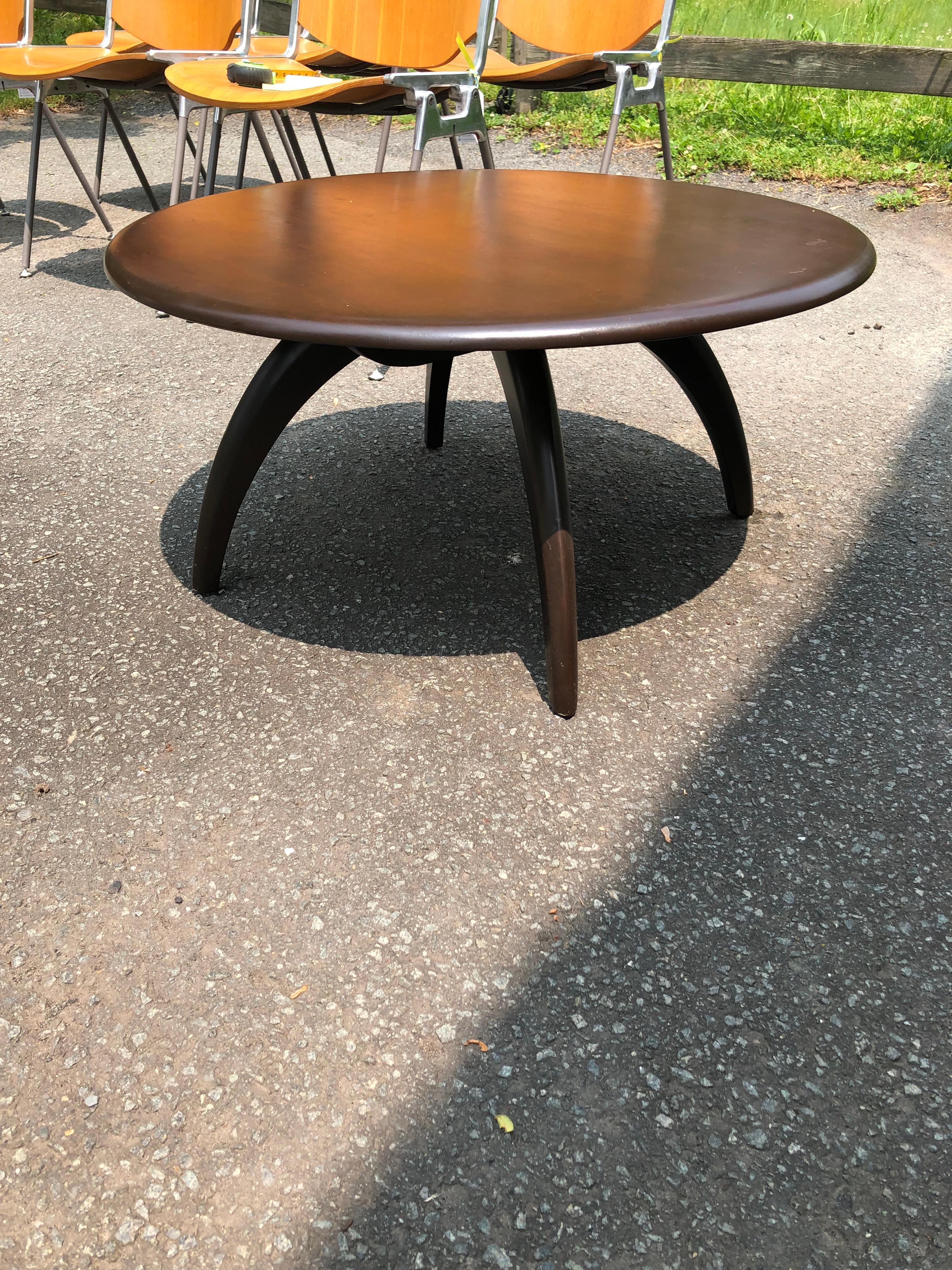 Dark Wood Heywood Wakefield Swivel Round Coffee Table In Good Condition In Hopewell, NJ