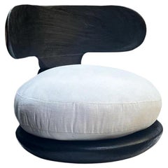 Silla de Meditación de Madera Oscura Asiento Bajo con Cojín de CEU Studio Interior - Exterior