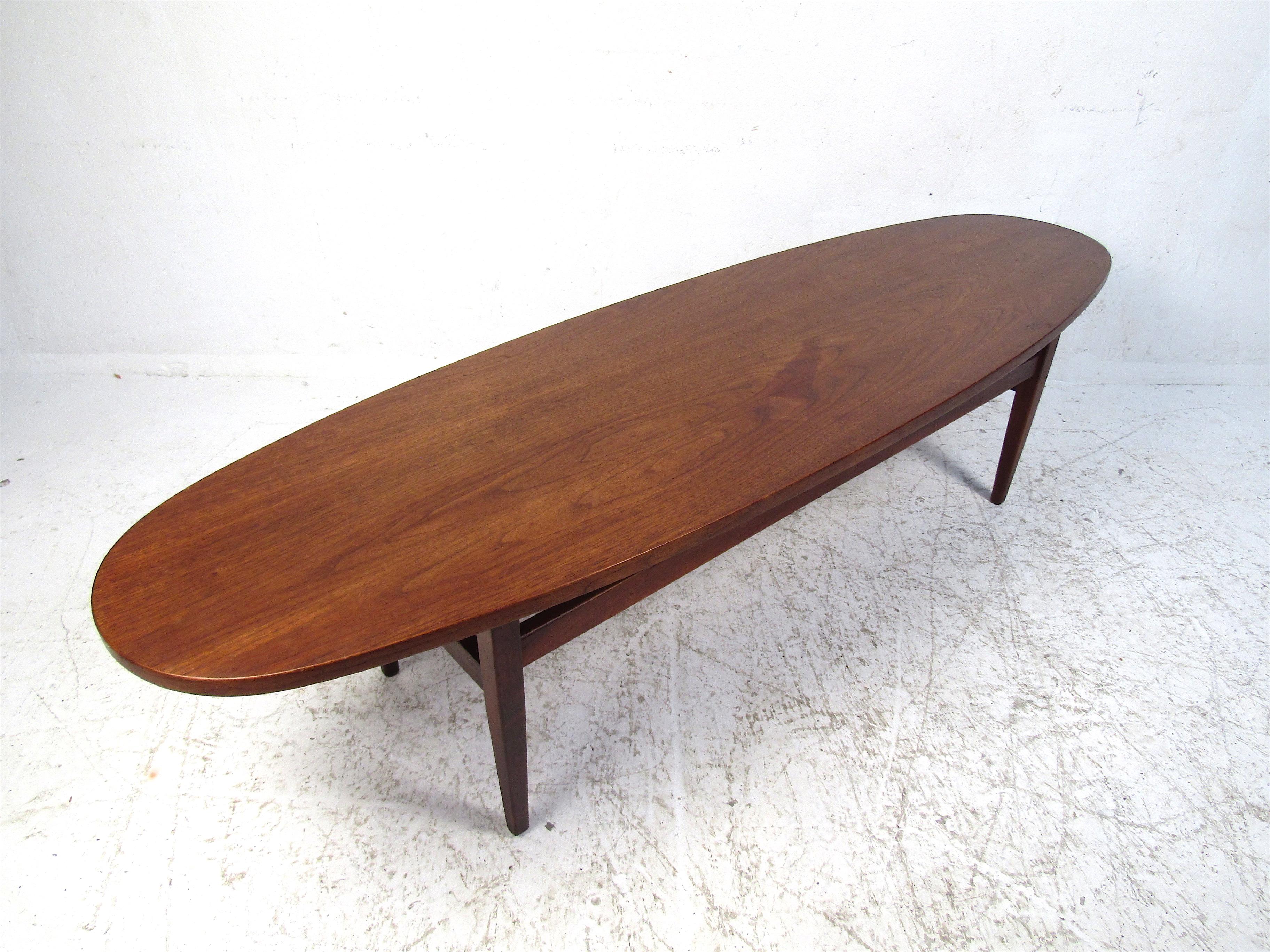 Dark Wood Oval Coffee Table In Good Condition In Brooklyn, NY