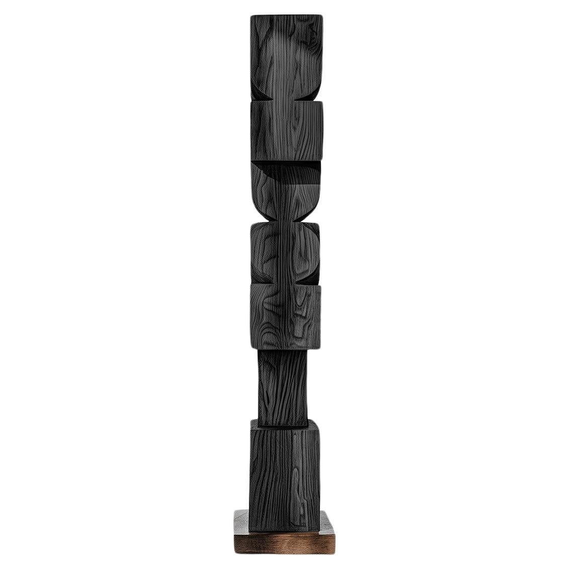 Dunkles Holz Totem Figurative unsichtbare Force No38 von Joel Escalona