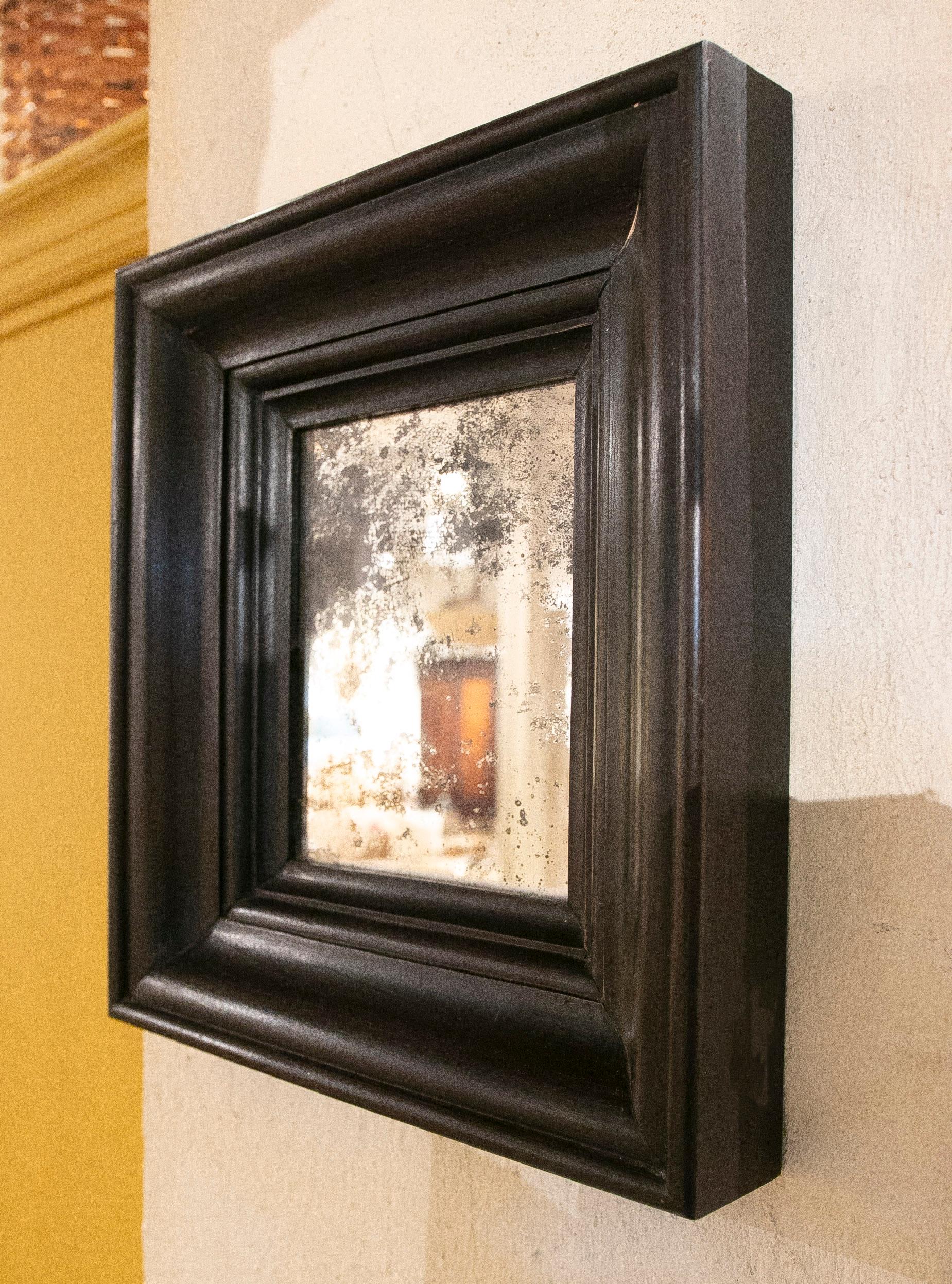 Dunkler Holzspiegel mit antikisiertem Spiegel im Zustand „Gut“ im Angebot in Marbella, ES
