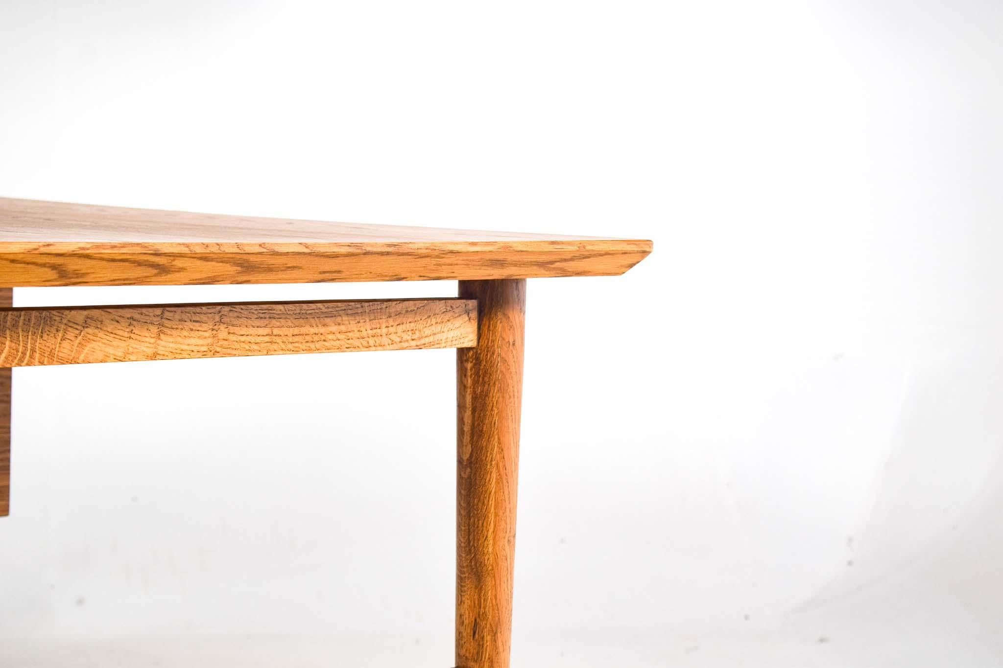 Scrivania in Oak scurito con tre cassetti Modello S1 di Dust Wood in vendita 3