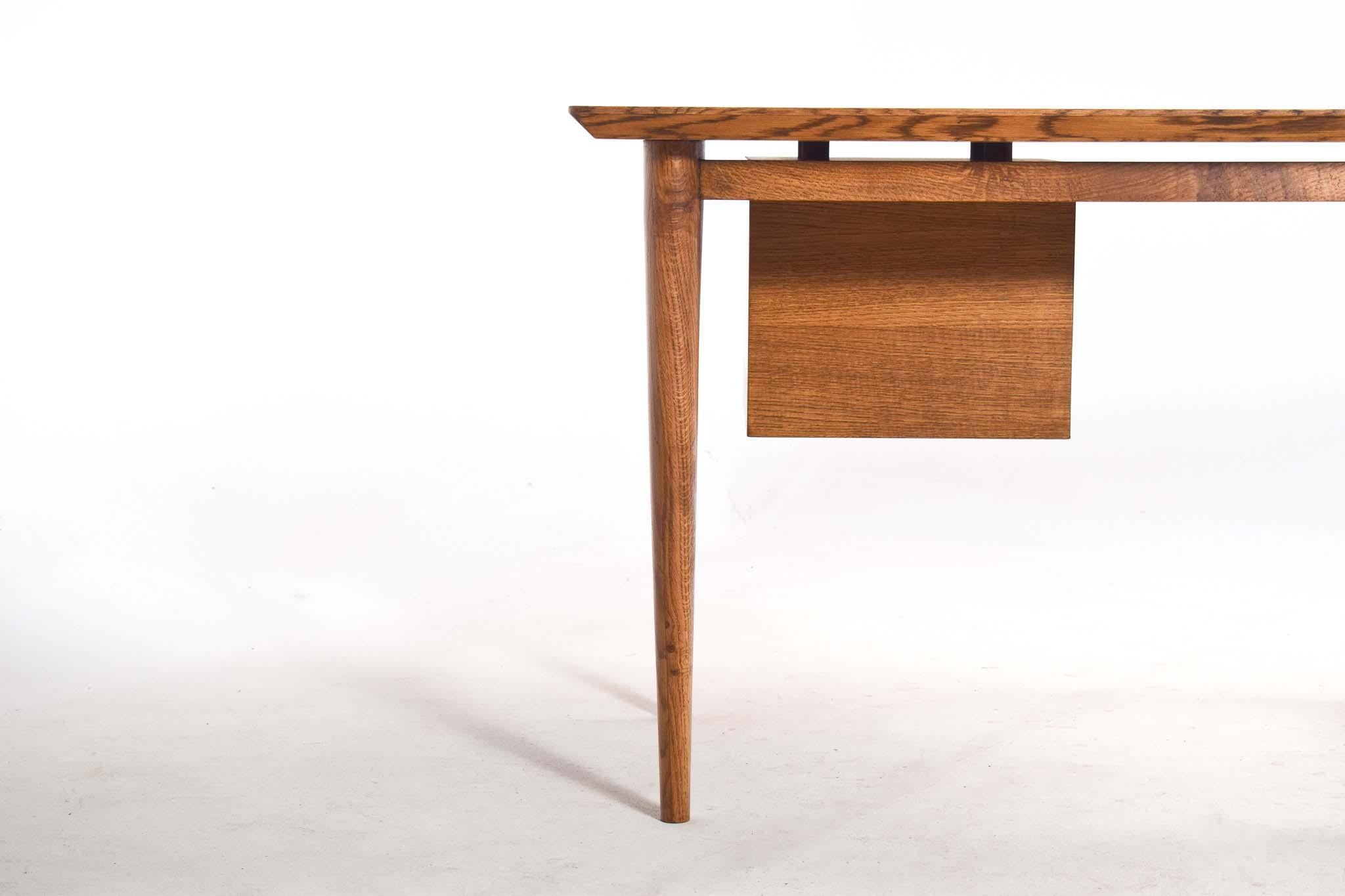 Mid-Century moderno Scrivania in Oak scurito con tre cassetti Modello S1 di Dust Wood in vendita