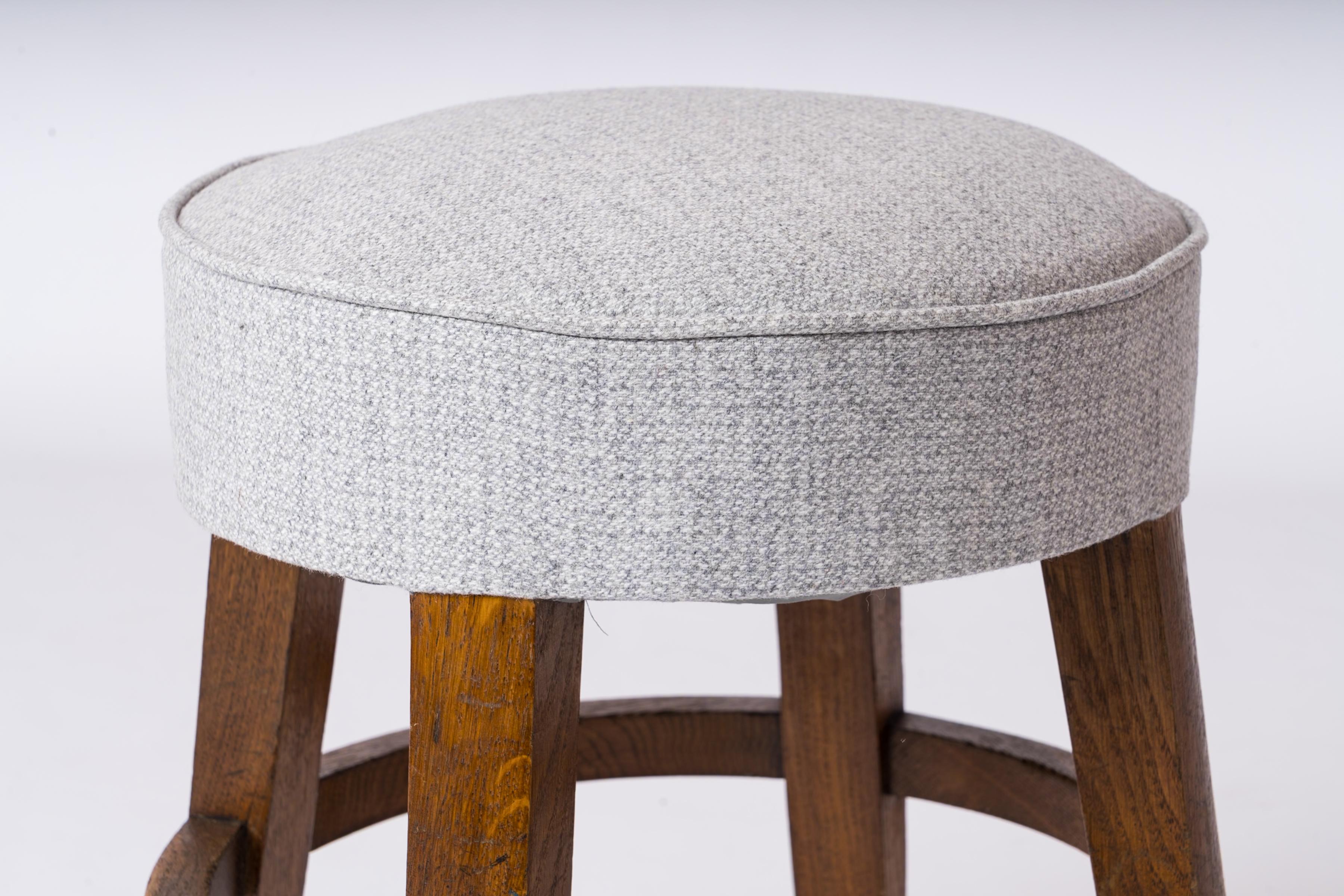 Darkened Oak Four Legged Upholstered Art Deco Stool - France 1930's (Mitte des 20. Jahrhunderts) im Angebot