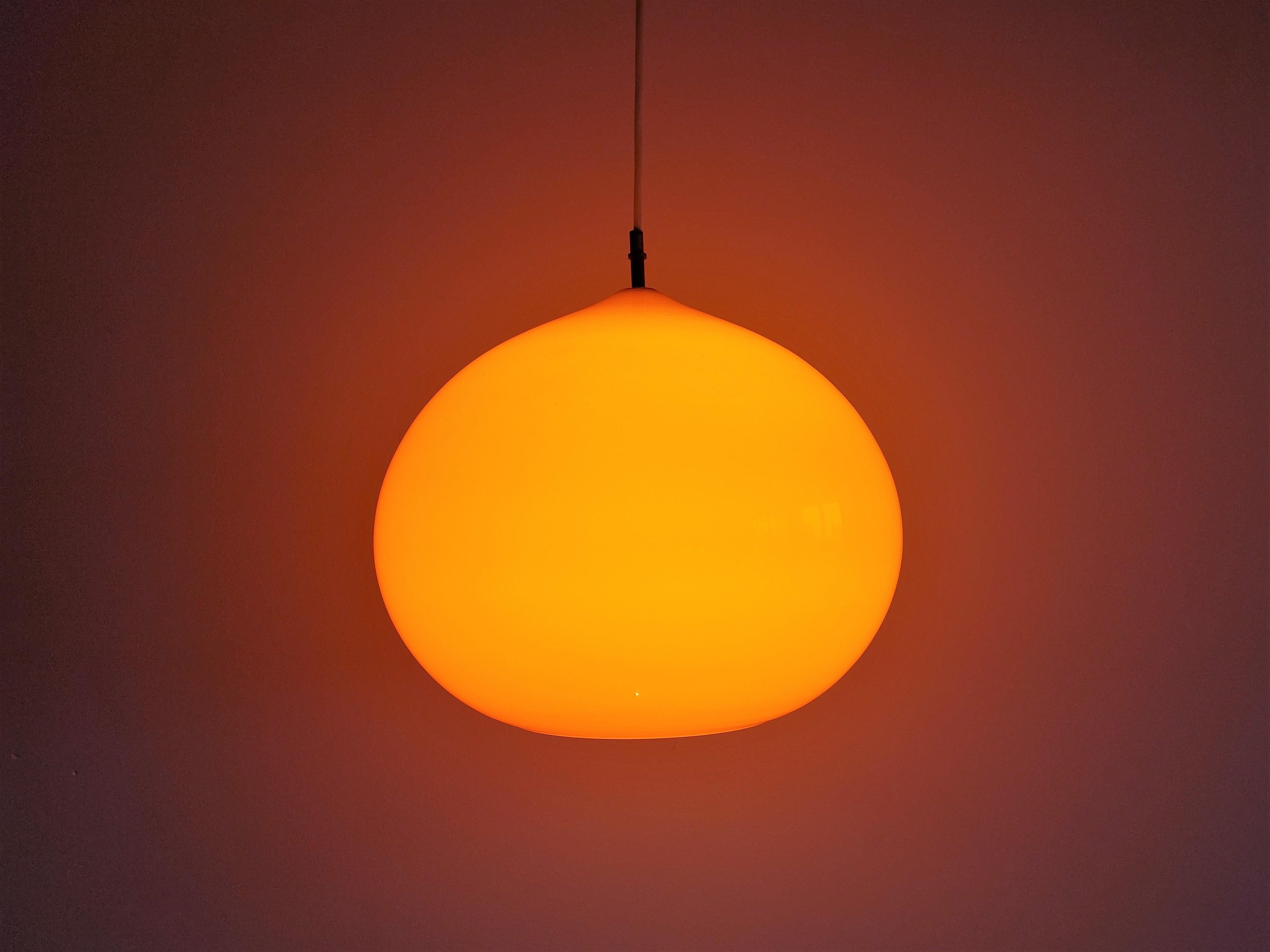 Darker Orange L51 'Cipola' Pendant Lamp by Alessandro Pianon for Vistosi, Italy In Good Condition In Steenwijk, NL