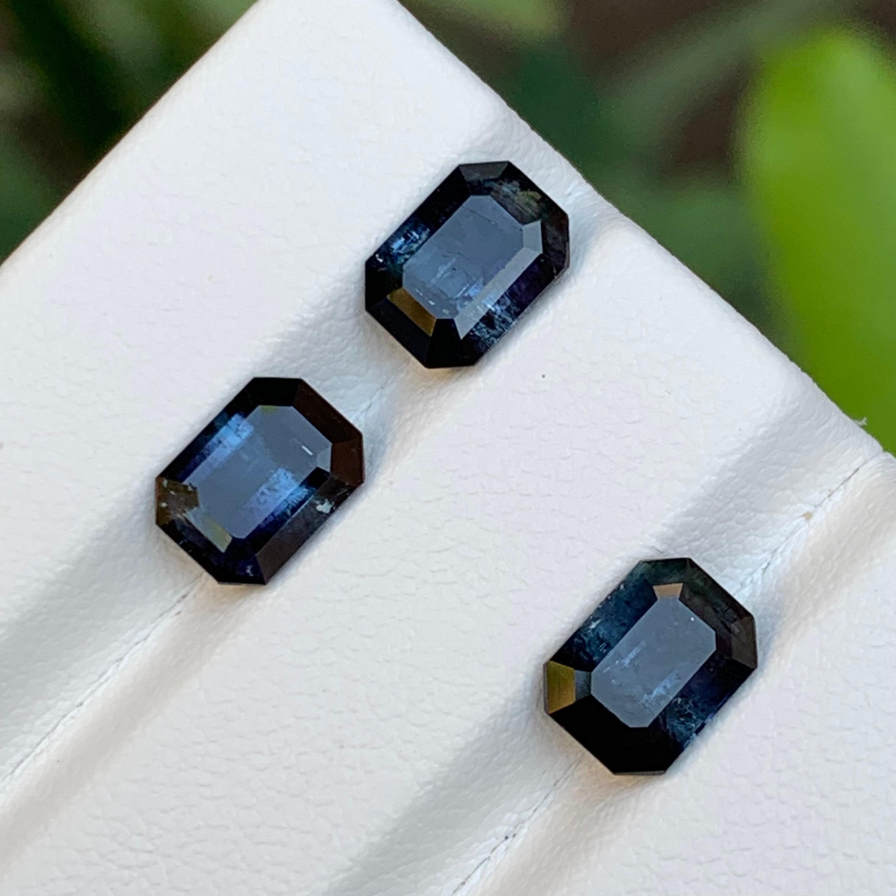 ¡Juego de piedras preciosas sueltas de turmalina natural bicolor negro-azul oscuro para anillos, pendientes o cualquier otra joya de Kunar Afganistán!

💎 TIPO DE PIEDRA PRECIOSA: Turmalina
⚖️ PESO: 4,90 Quilates
🪚 FORMA Y TALLADO: Talla