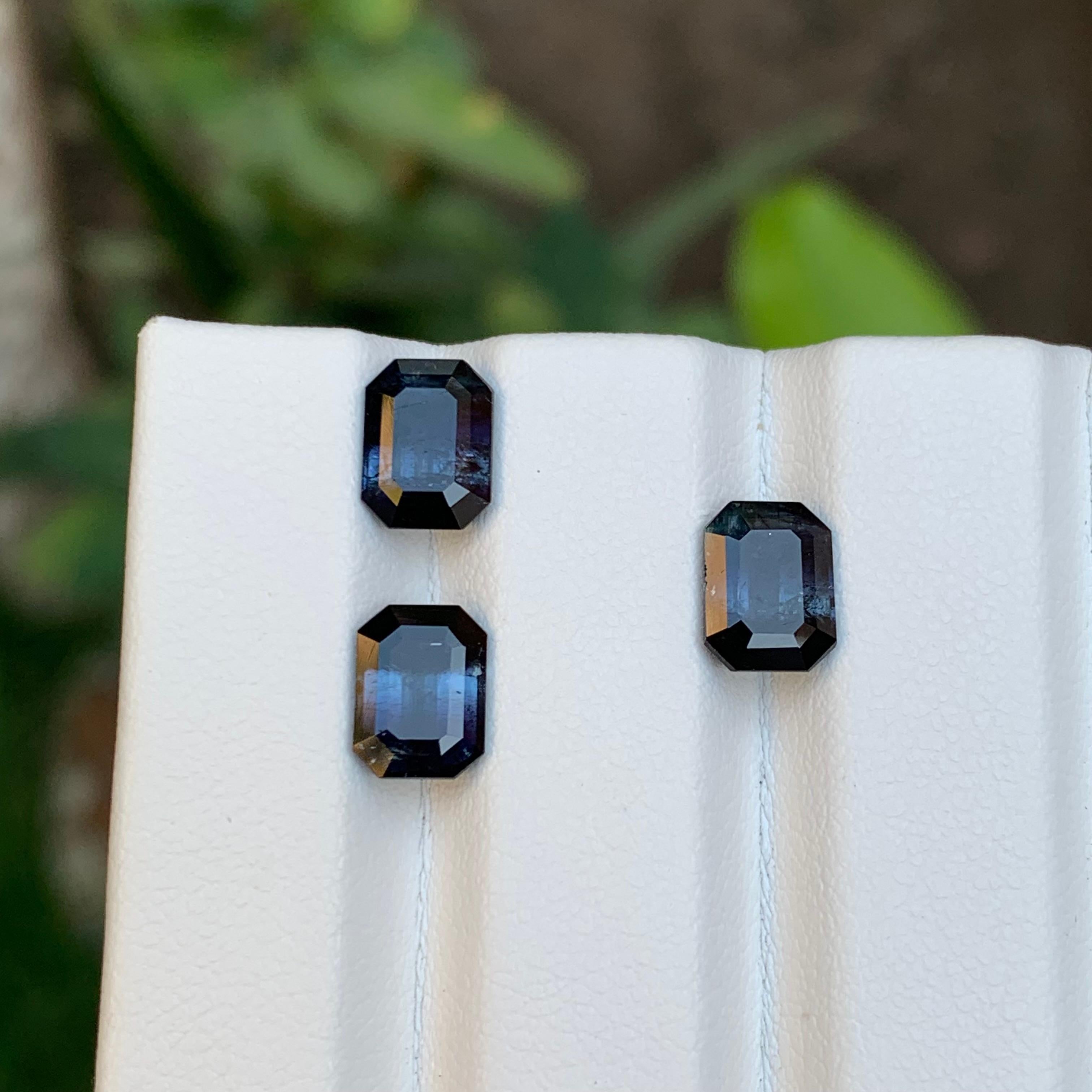 Conjunto de gemas de turmalina natural bicolor negro-azul oscuro 4,90 ct talla esmeralda Contemporáneo en venta