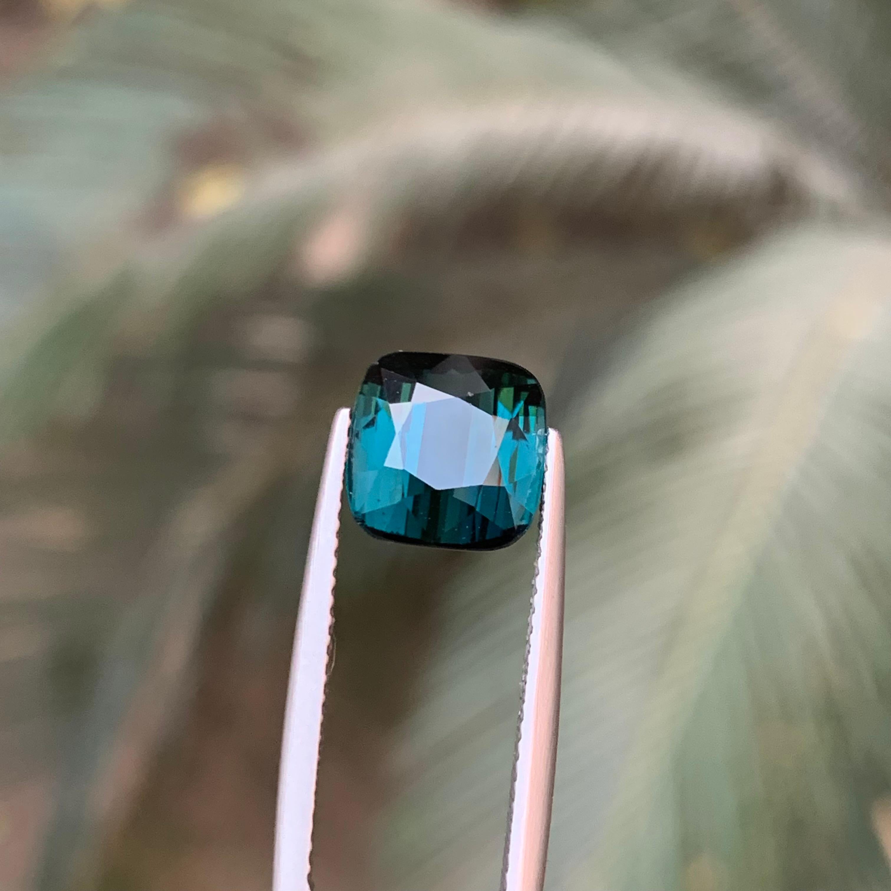 Contemporain Tourmaline naturelle bleu indicolite foncé taille coussin de 4,85 carats en vente