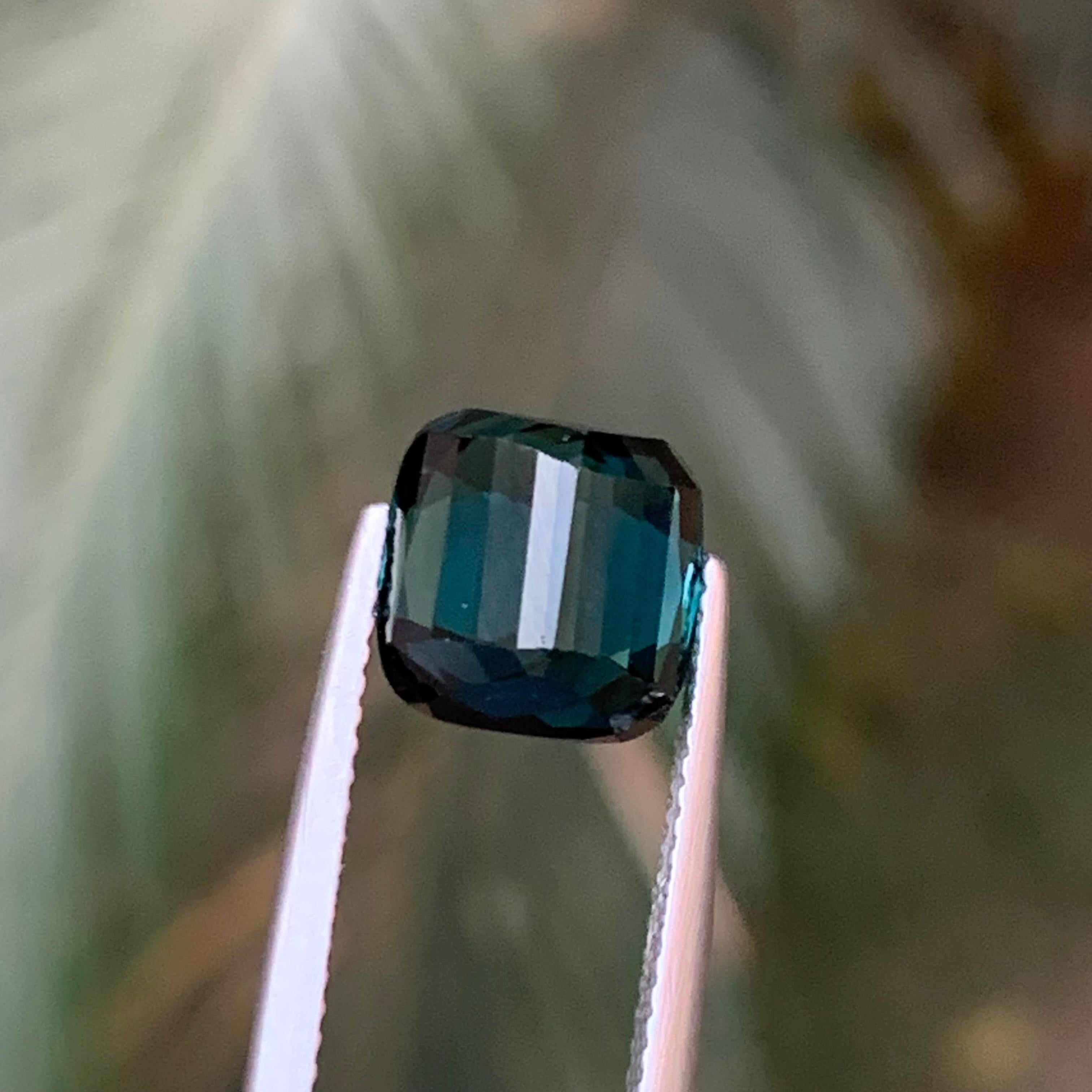 Taille coussin Tourmaline naturelle bleu indicolite foncé taille coussin de 4,85 carats en vente
