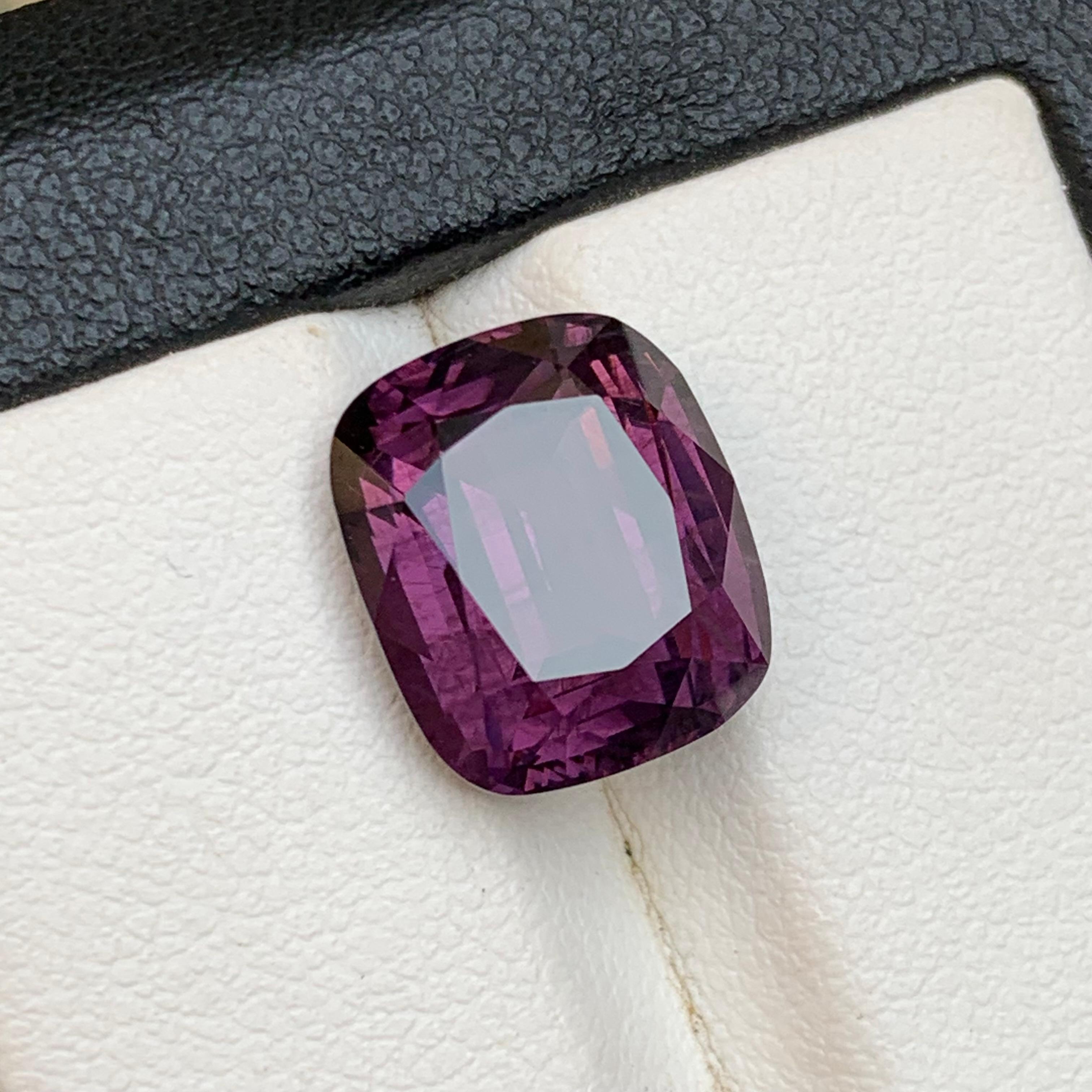 Taglio cuscino Spinello viola scuro da 8,20 carati, pietra naturale sfusa con taglio a cuscino dalla Birmania in vendita