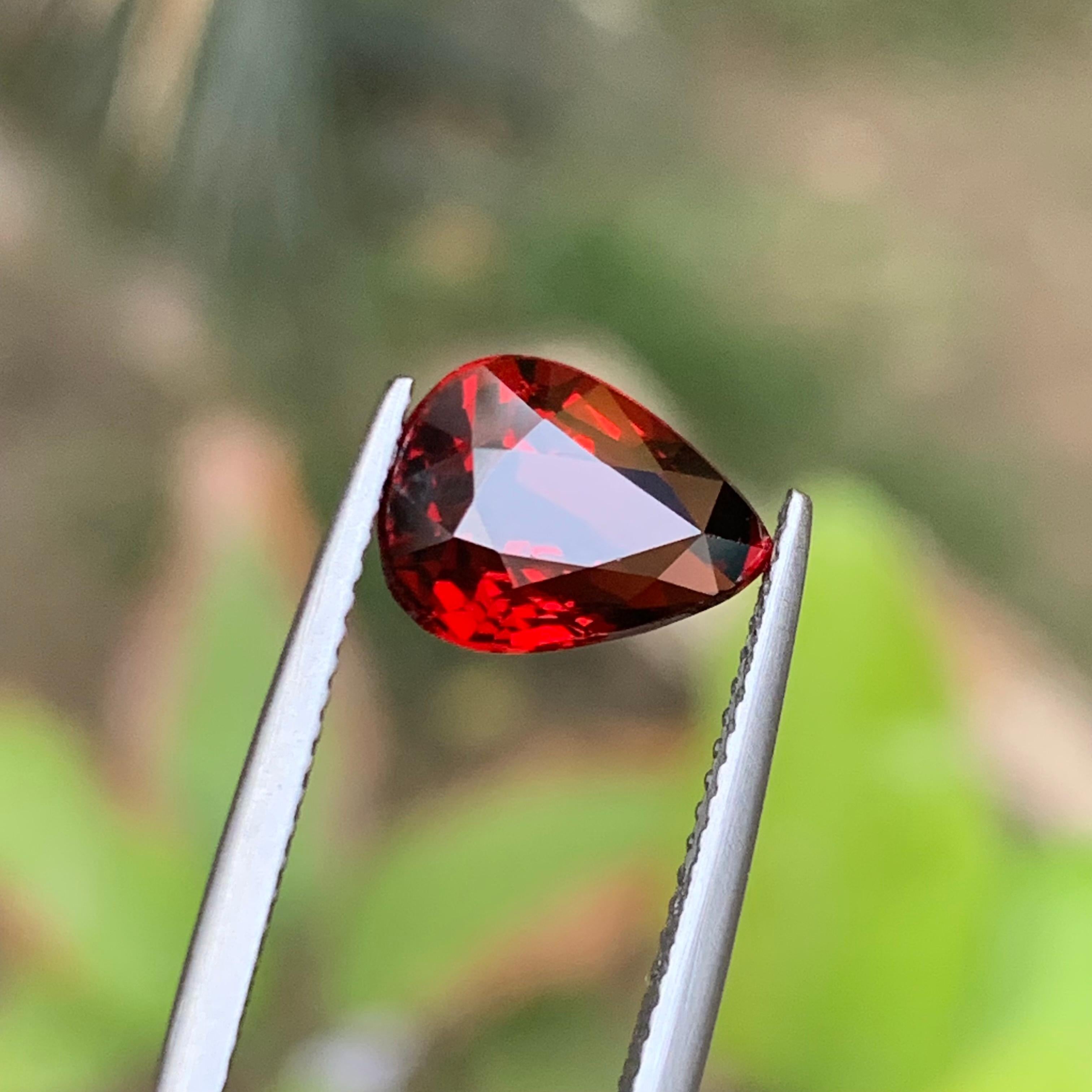 Darkish Red Rhodolite Garnet 4 Ct Natural Loose Gemstone Pear Cut for Ring Jewel In New Condition For Sale In Peshawar, PK