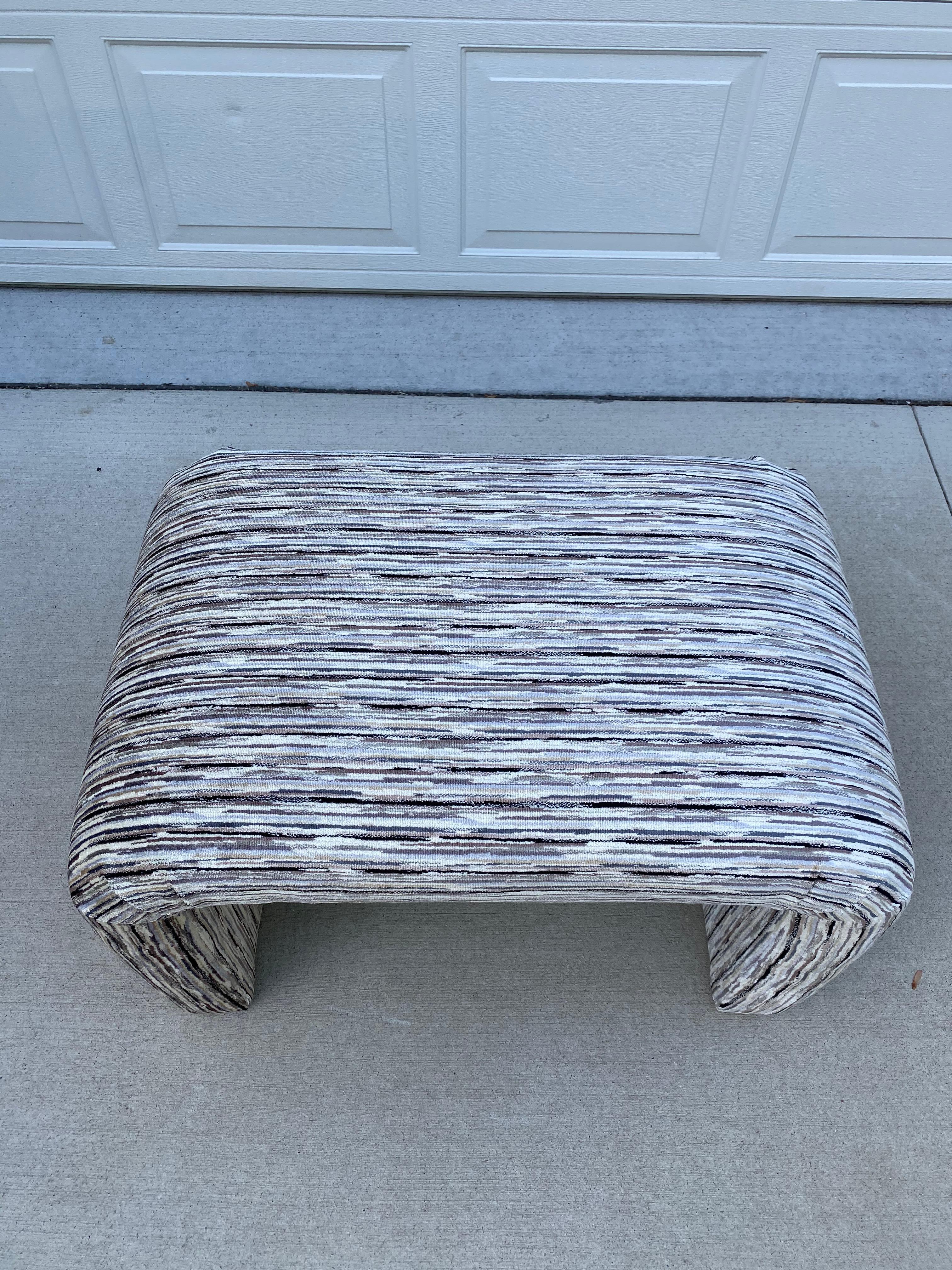 Darko Waterfall Bench In New Condition For Sale In Medina, OH