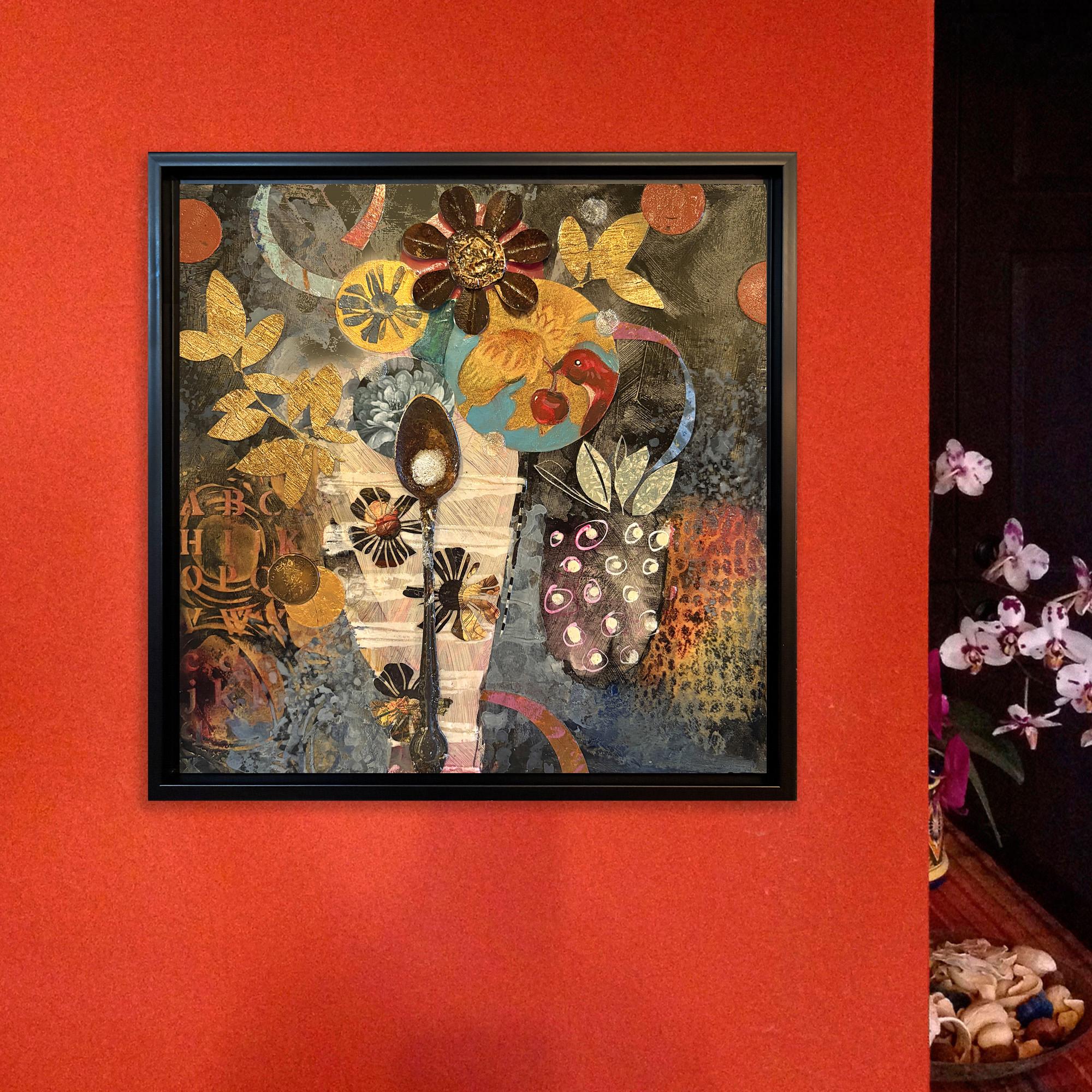 <p>Comentarios del artista<br>Una cuchara de madera oxidada descansa sobre un fondo de fragmentos pintados y recortados de pájaros y motivos florales. En este collage, la artista Darlene McElroy retrata el amor de los pájaros por la dulzura de la