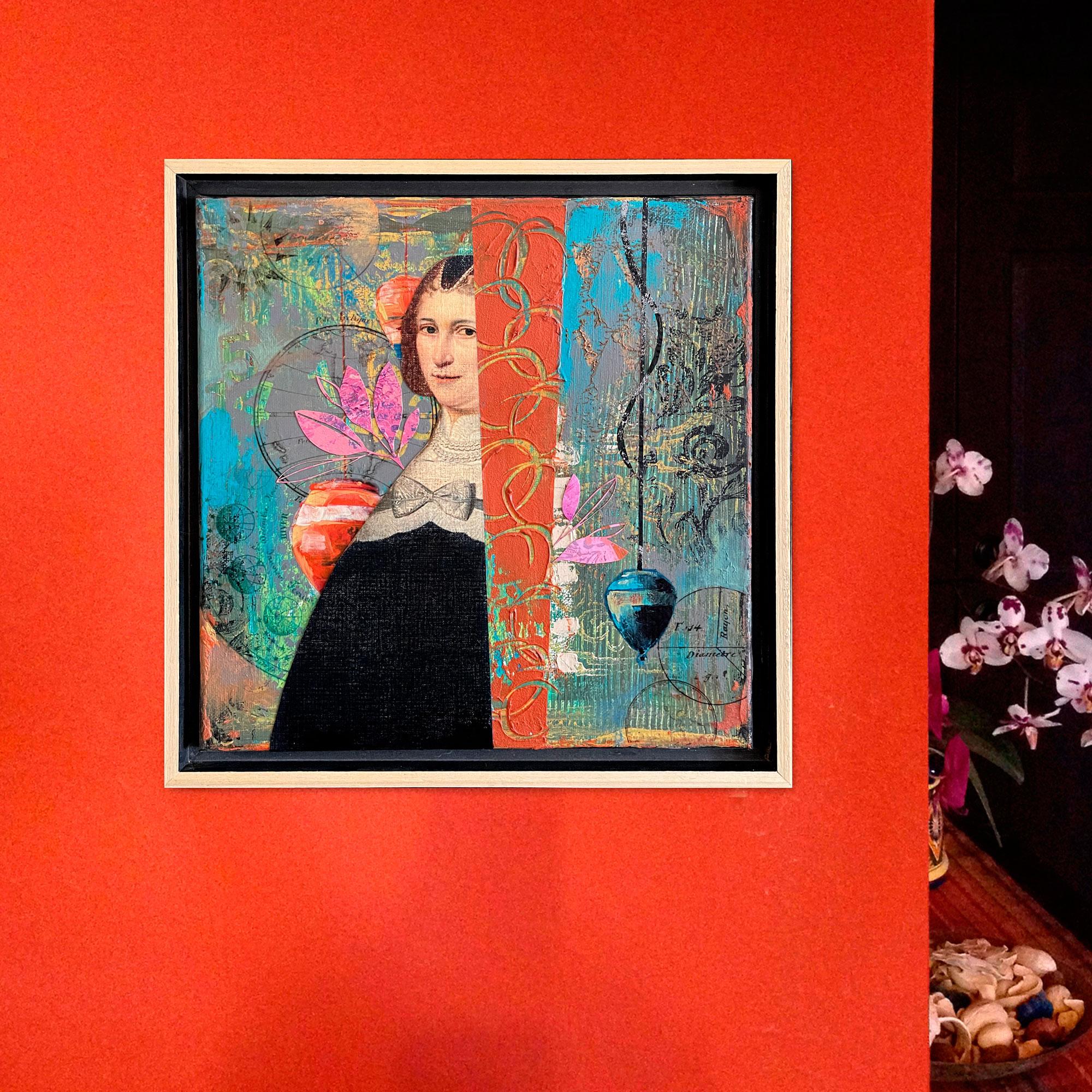 <p>Kommentare der Künstlerin<br>Die Künstlerin Darlene McElroy präsentiert das Porträt einer geheimnisvollen Frau in einer lebendigen Collage. Kreisel hängen an Schnüren, die die ständige Bewegung darstellen. 