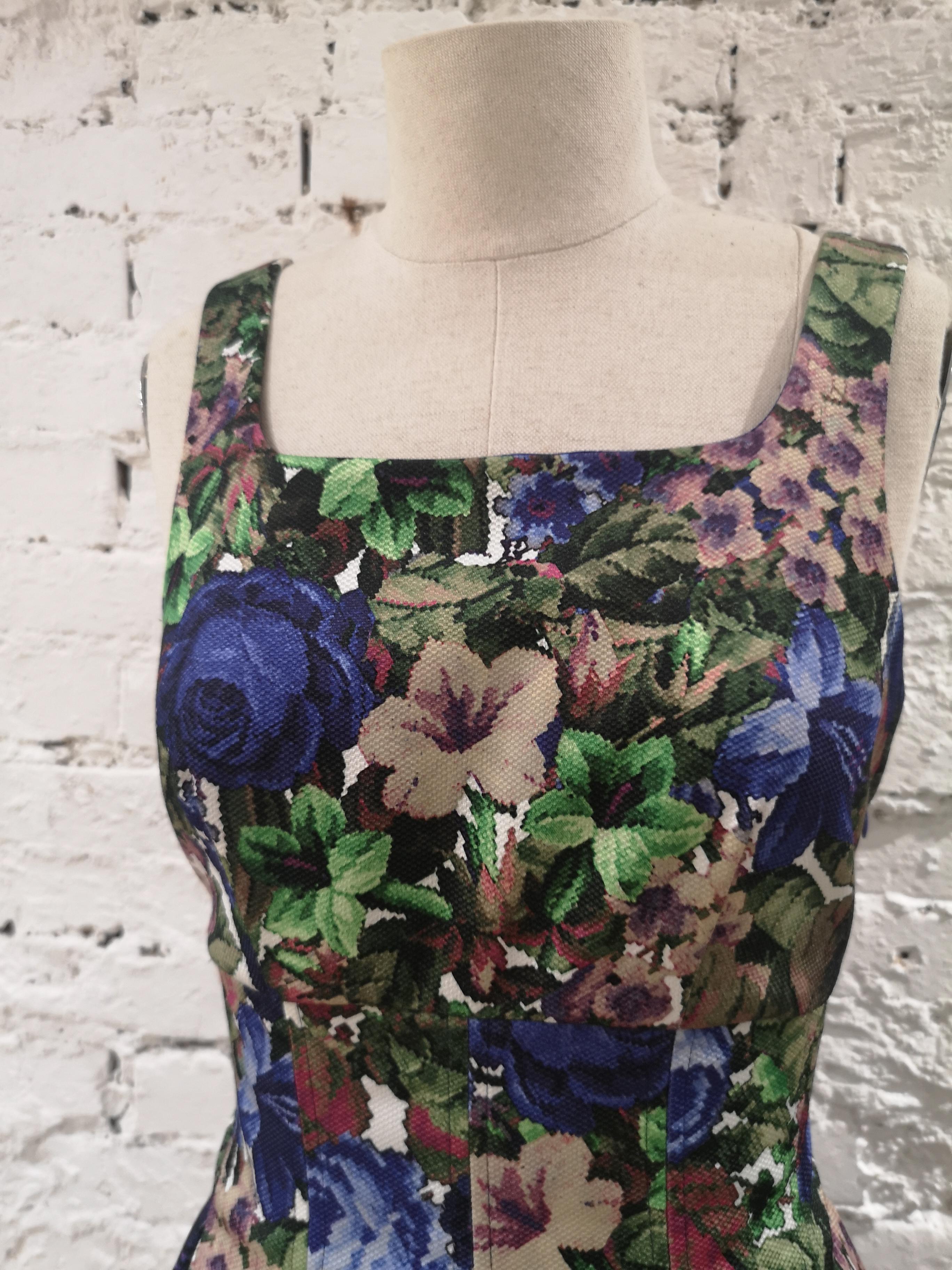 Darling blue flowers dress
Blue dress, flowers print totally made in italy in size M 
total lenght 89 cm