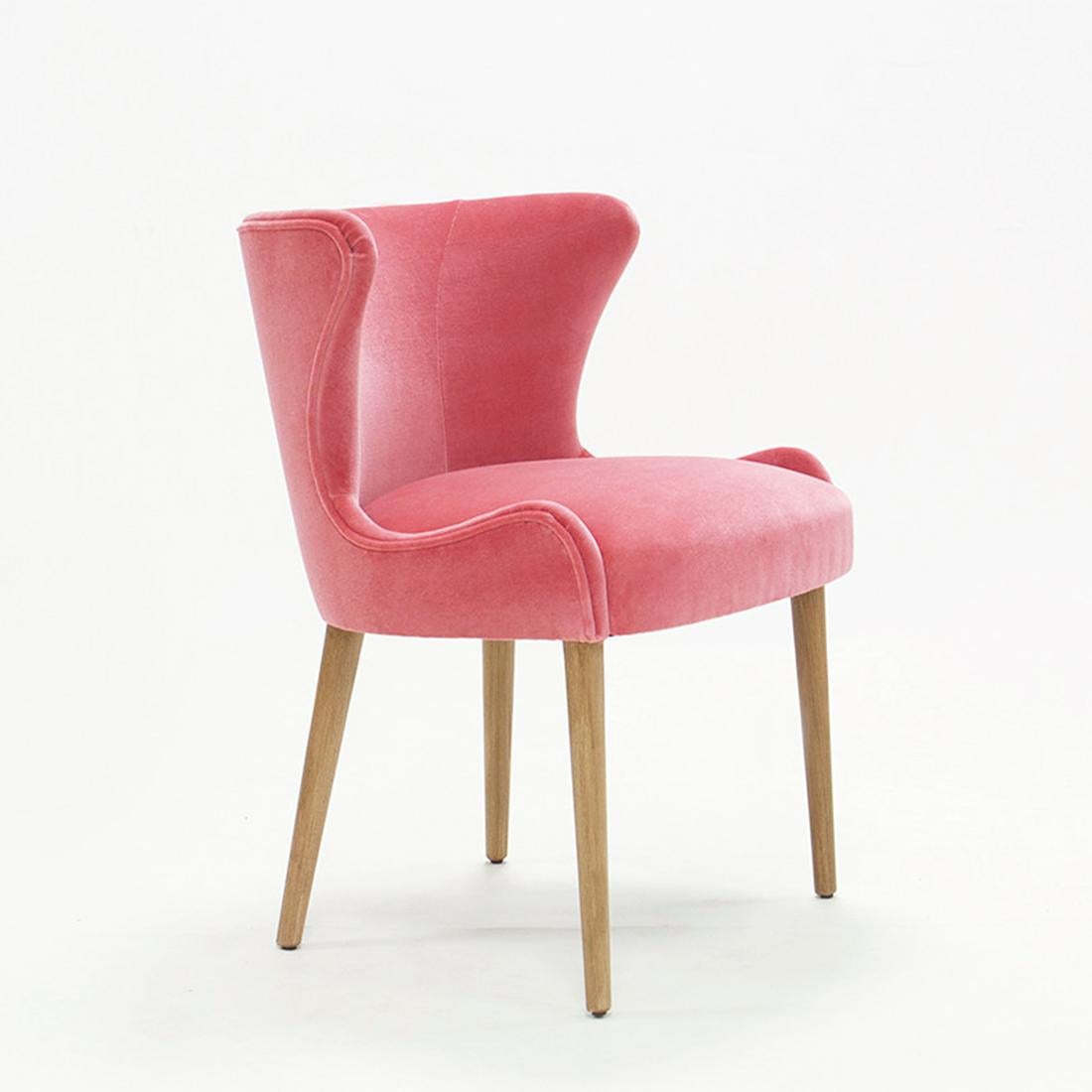 Chair Darling with structure in solid wood, upholstered
seat and back, covered with high quality ruby pink velvet 
fabric. Also available with other fabrics on request.
 