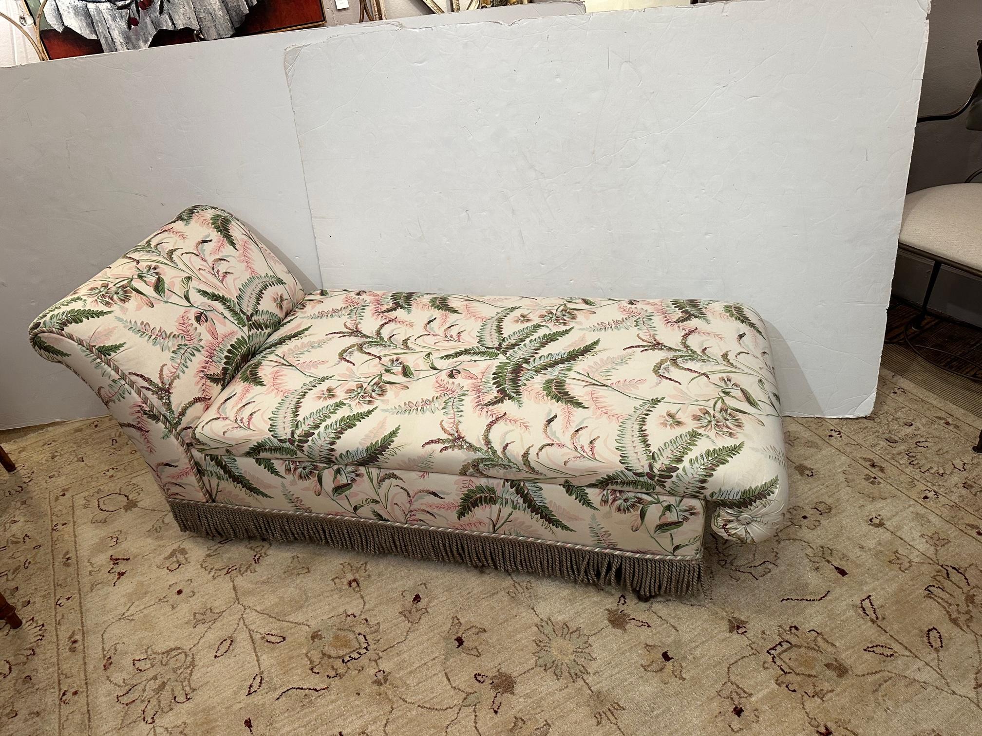 Darling Diminutive Upholstered Chaise Lounge with Storage Inside In Good Condition In Hopewell, NJ