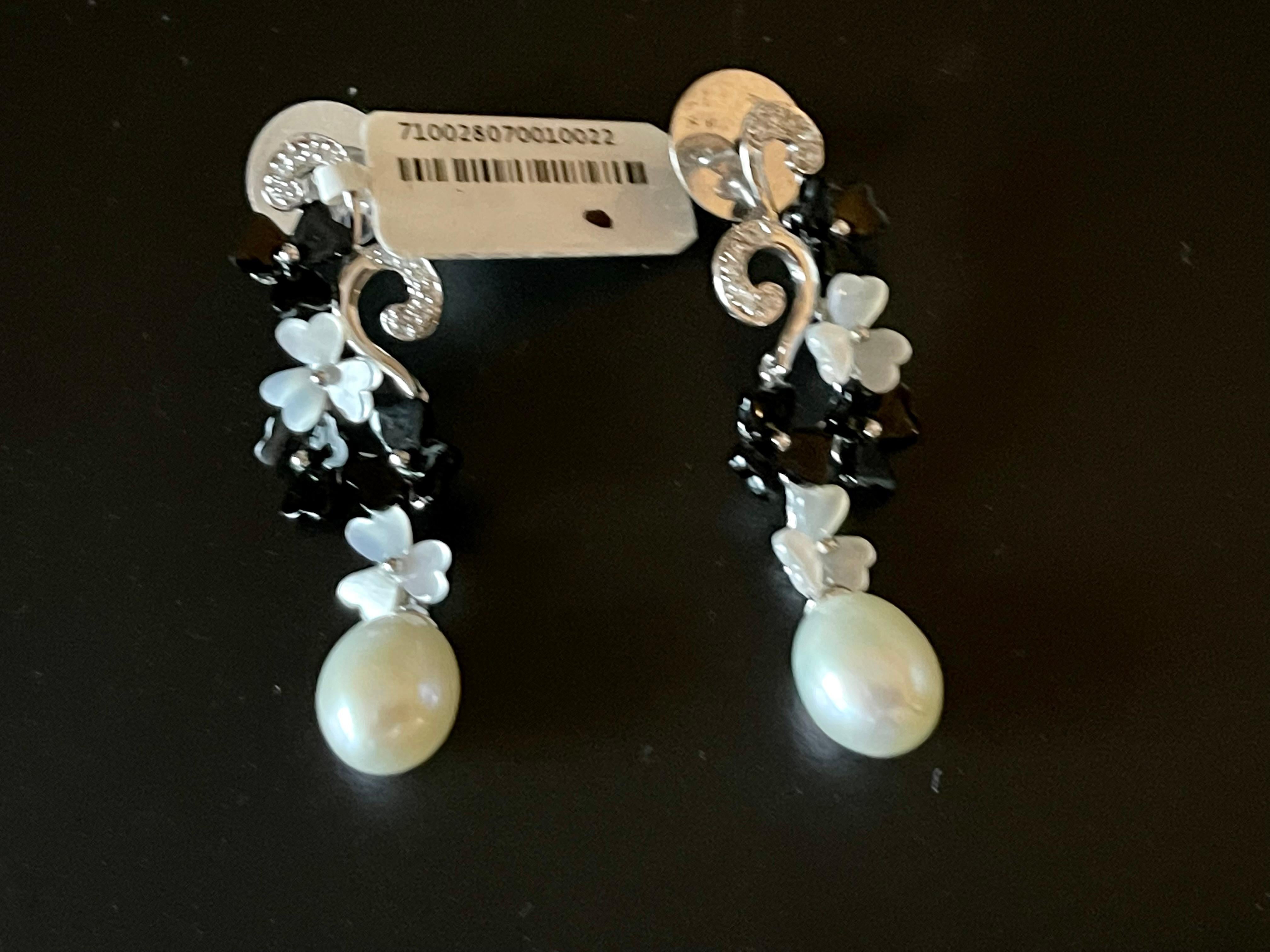 Brilliant Cut Darling Earrings 18 K White Gold Onyx Mother of Pearl Diamond Onyx For Sale