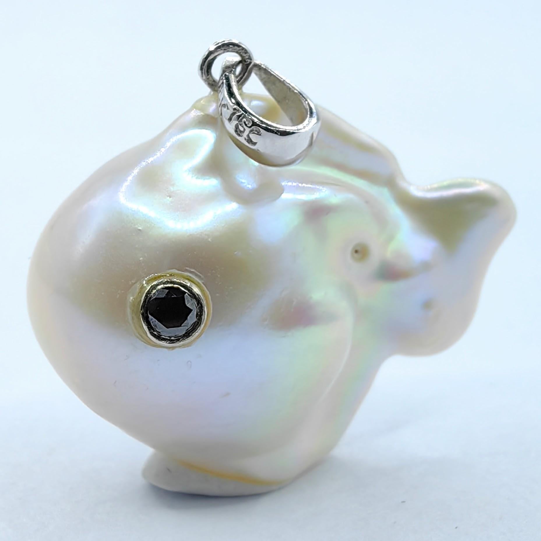 Darling Fish: Black Diamond Baroque Pearl Fish Pendant in 18K White Gold In New Condition For Sale In Wan Chai District, HK