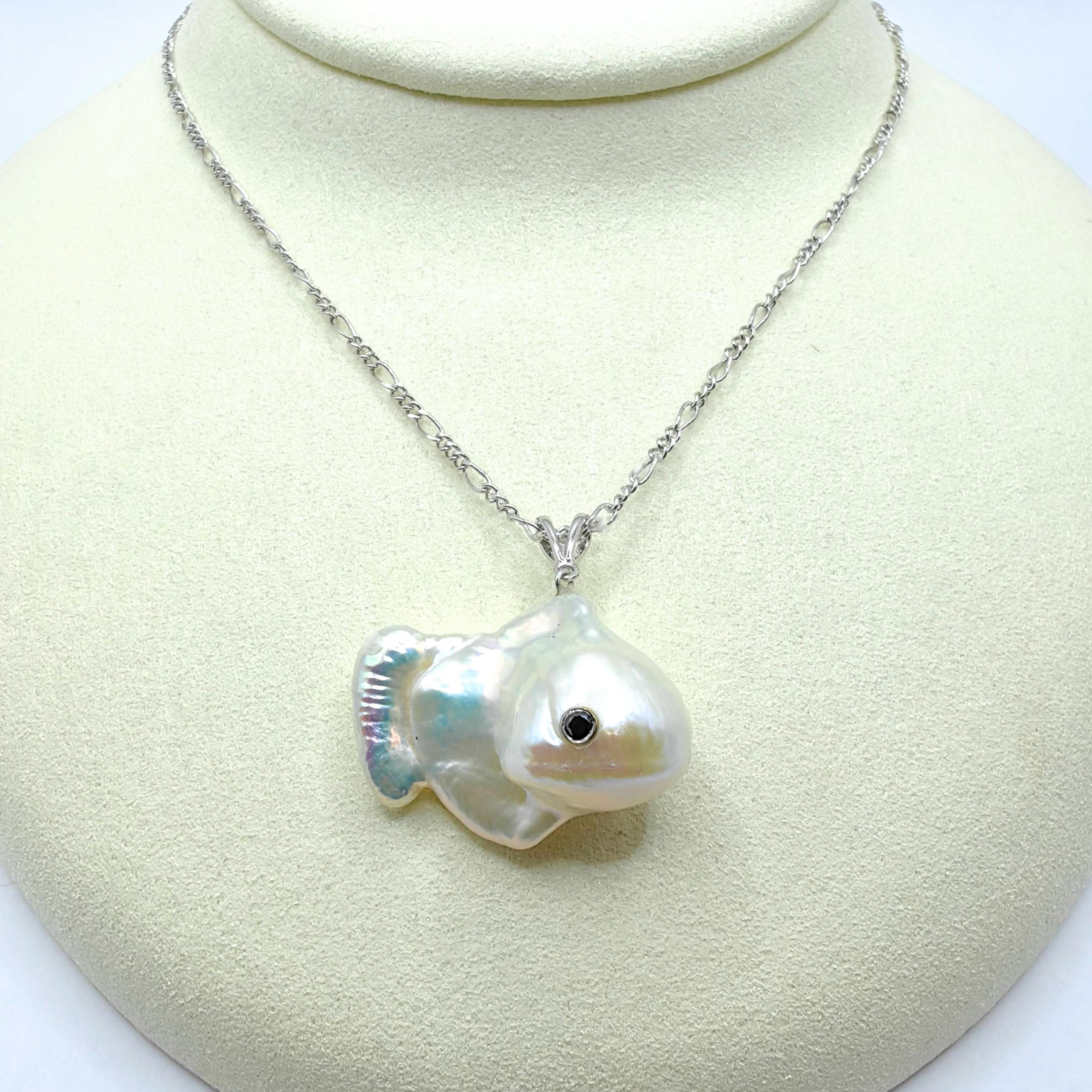 Darling Fish: Black Diamond Baroque Pearl Pendant in 18K White Gold In New Condition For Sale In Wan Chai District, HK