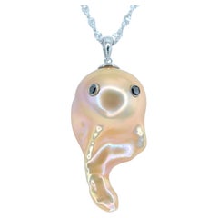 Darling Phantom: Black Diamond Pink Baroque Pearl Ghost Pendant 18K White Gold