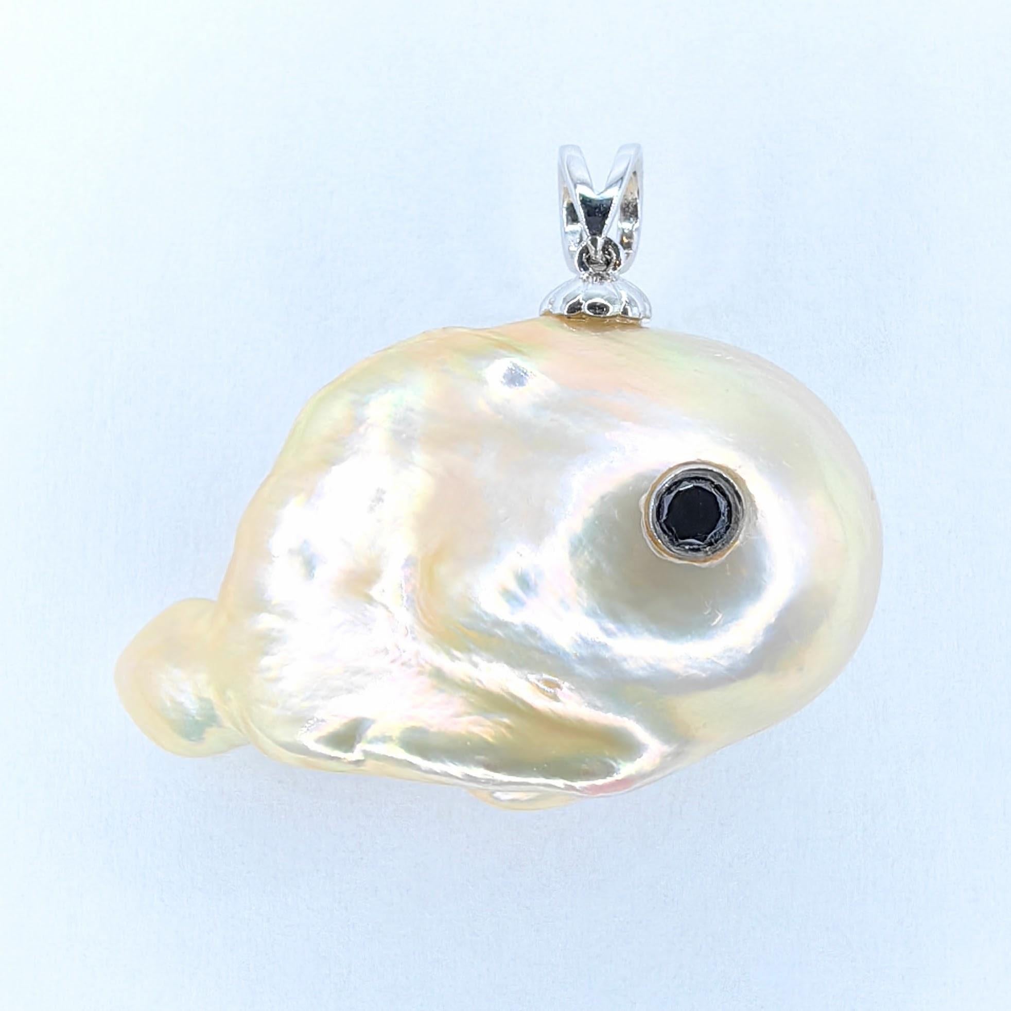 Brilliant Cut Darling Fish XL: Black Diamond & Golden Pink Baroque Pearl 18K Gold Fish Pendant For Sale