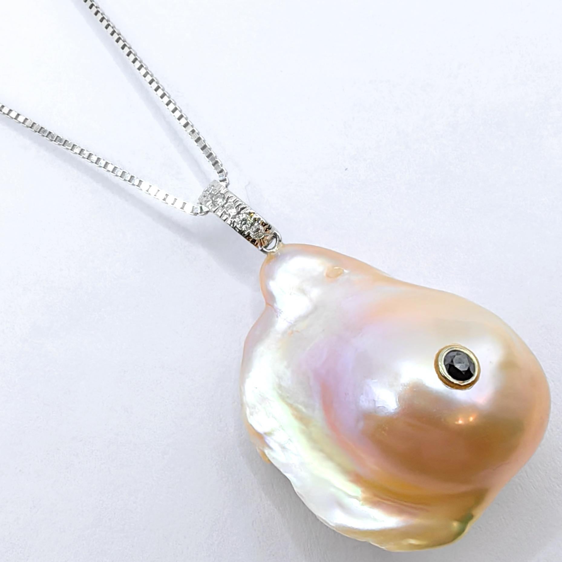 Contemporaneo Darling Fish XL: Ciondolo con diamante nero, diamante rosa dorato e perla barocca 18K in vendita