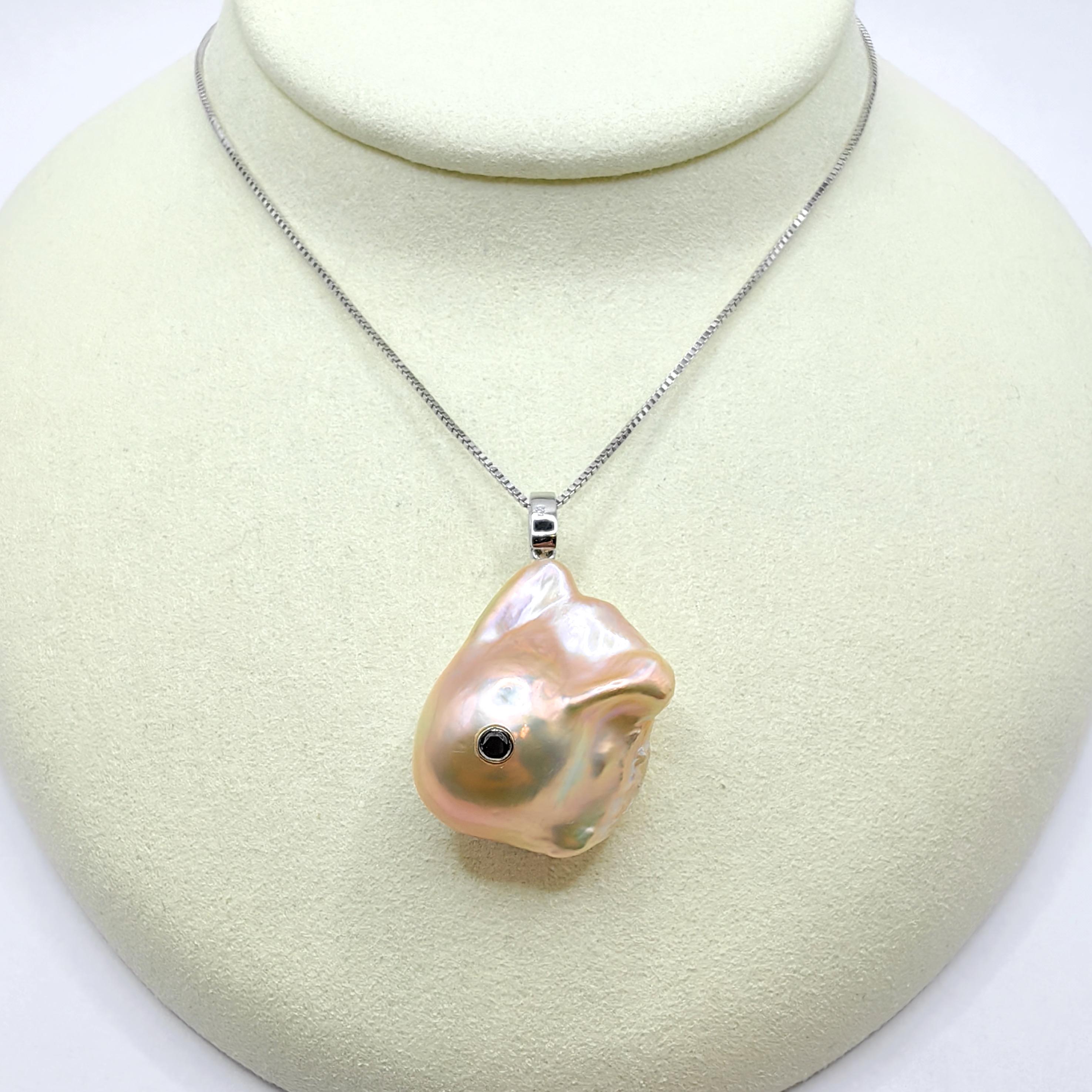 da uomo o donna Darling Fish XL: Ciondolo con diamante nero, diamante rosa dorato e perla barocca 18K in vendita