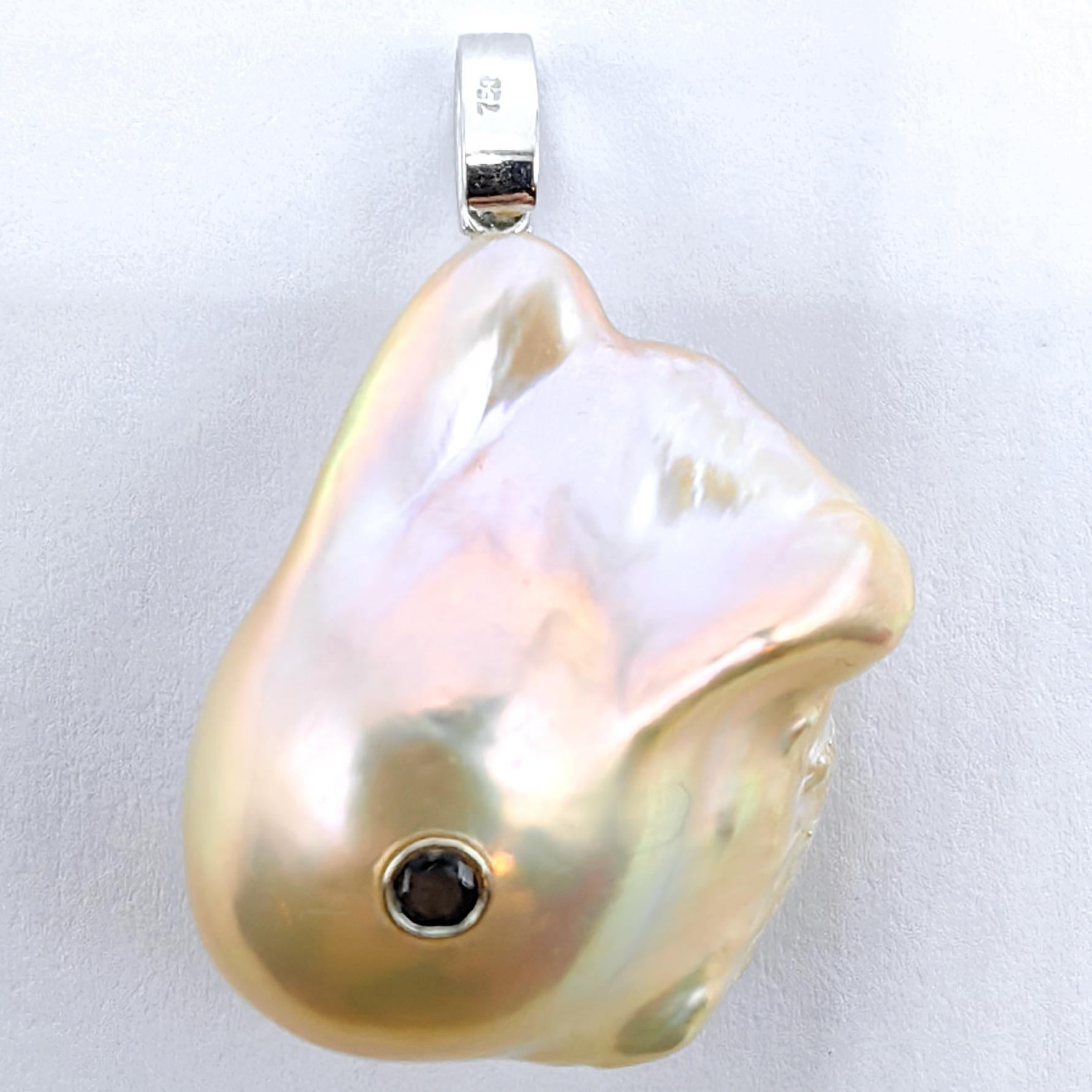 Darling Fish XL: Ciondolo con diamante nero, diamante rosa dorato e perla barocca 18K in vendita 2