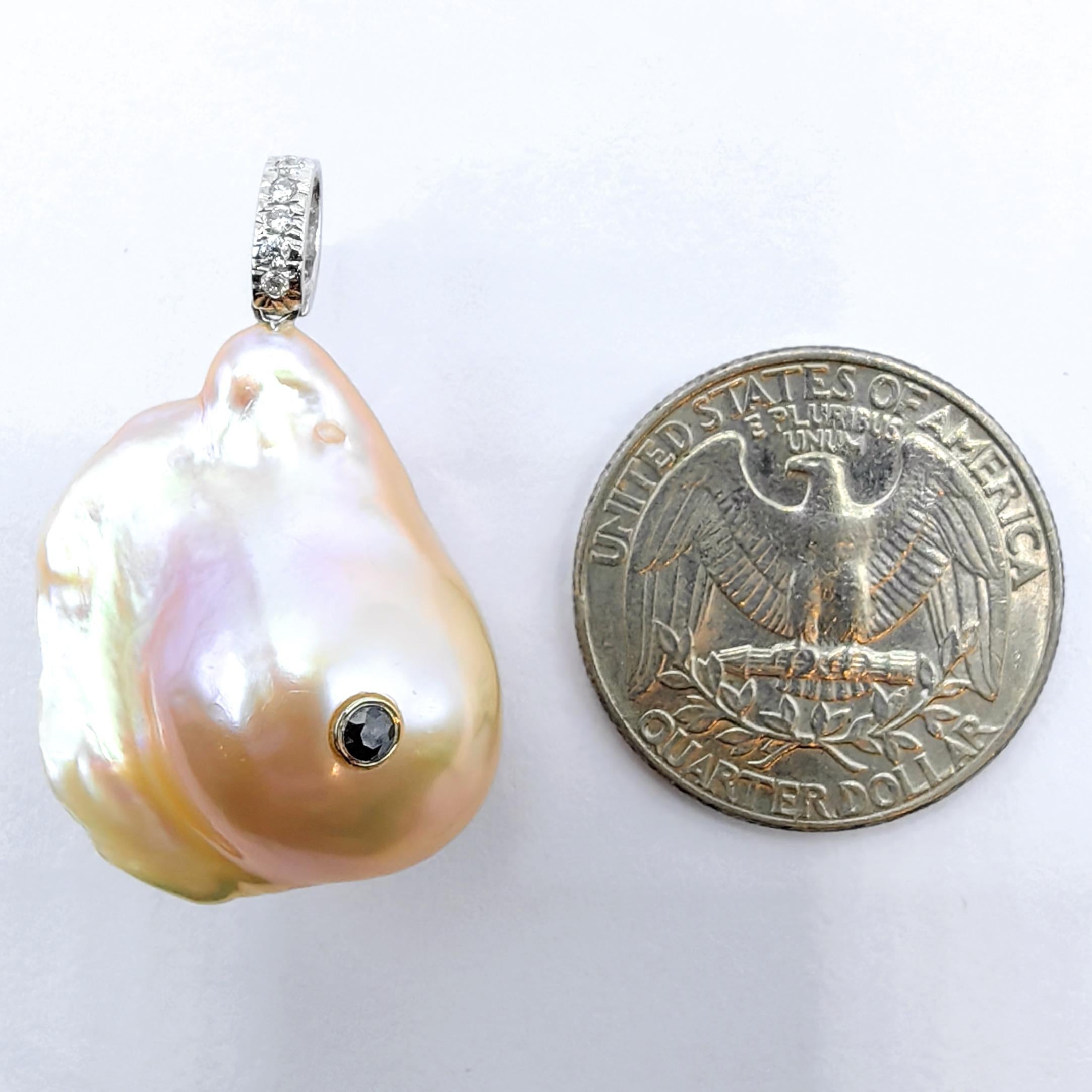 Darling Fish XL: Ciondolo con diamante nero, diamante rosa dorato e perla barocca 18K in vendita 3
