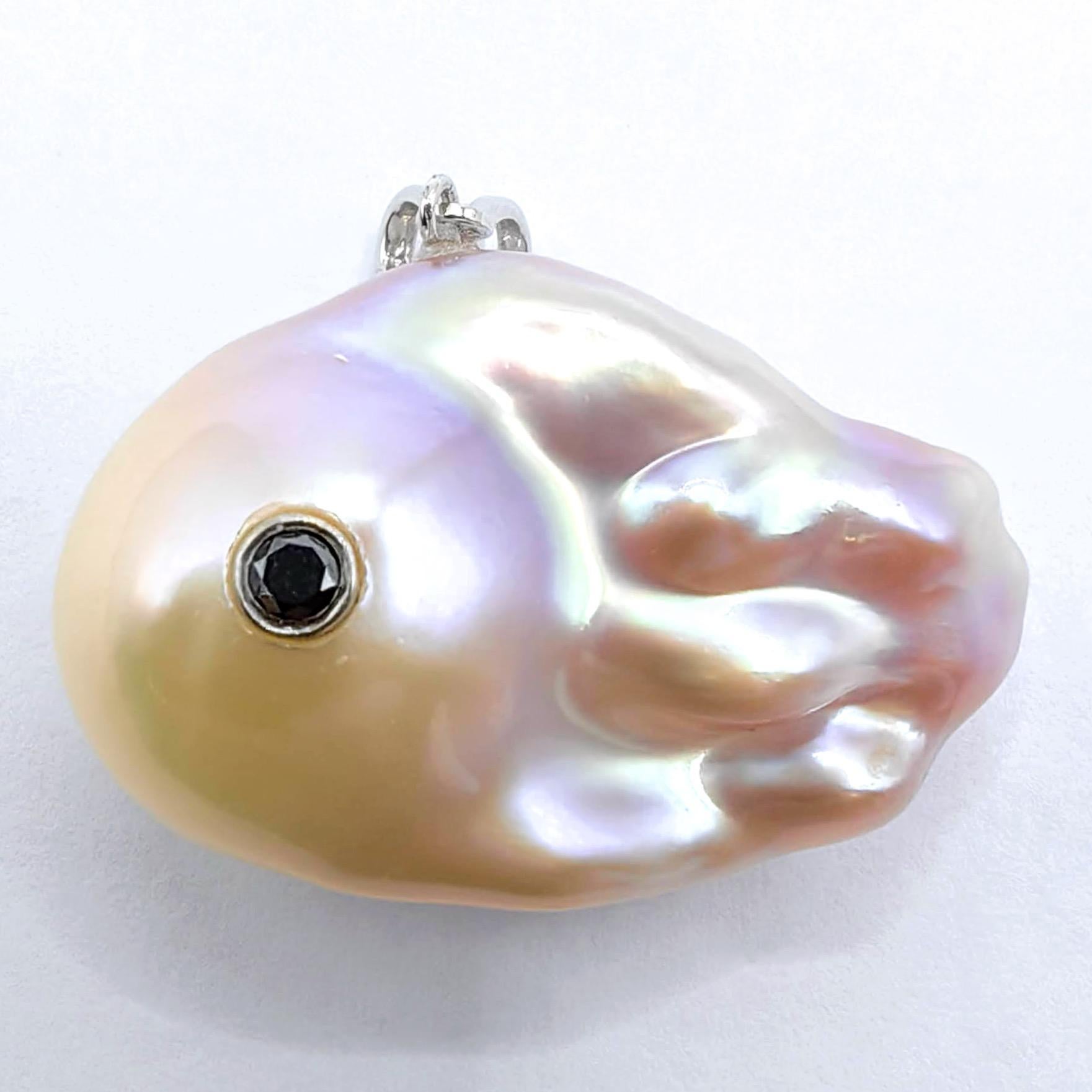 Darling Fish XL : Black Diamond Pink Champaign Baroque Pearl 18K Gold Pendant For Sale 1