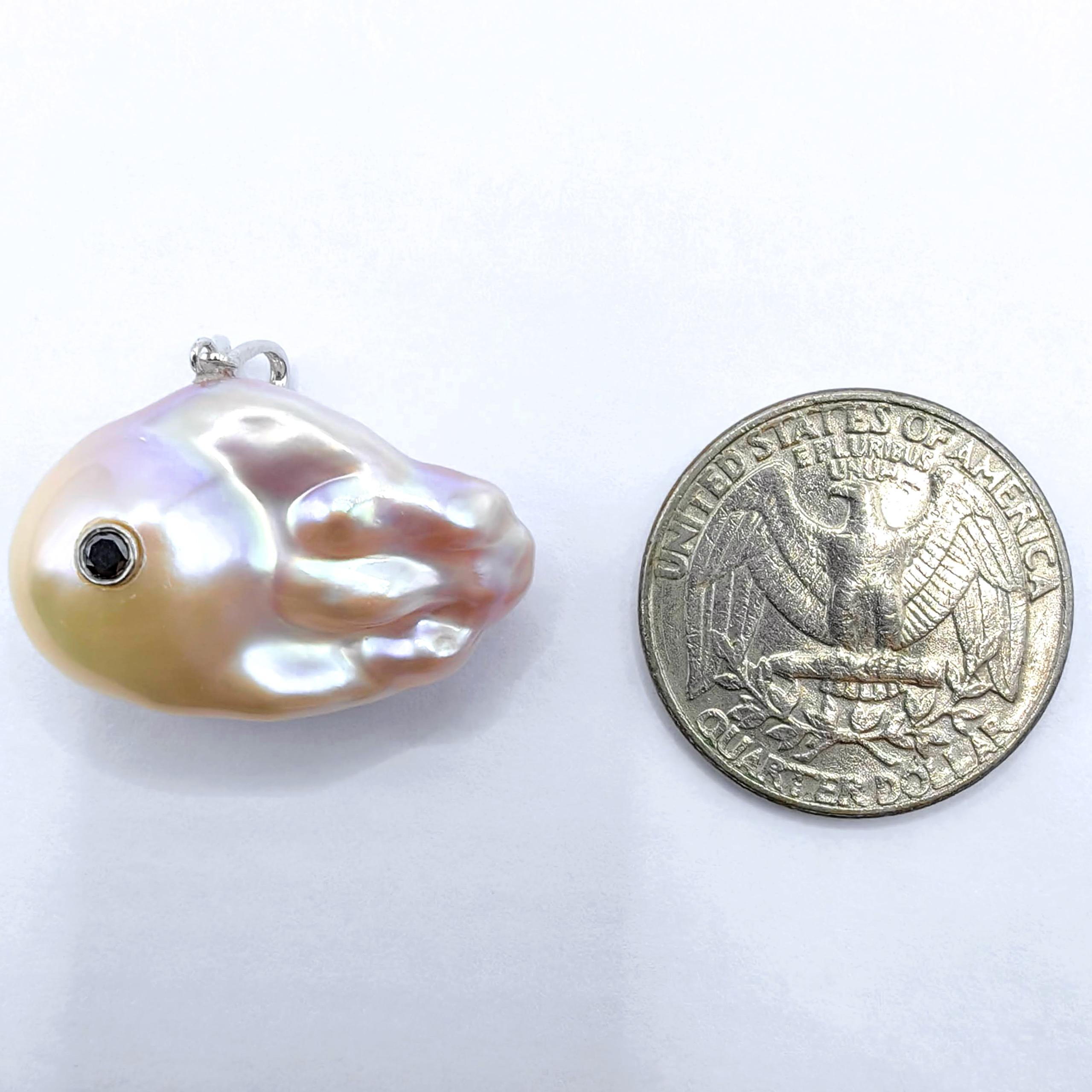 Darling Fish XL : Black Diamond Pink Champaign Baroque Pearl 18K Gold Pendant For Sale 3