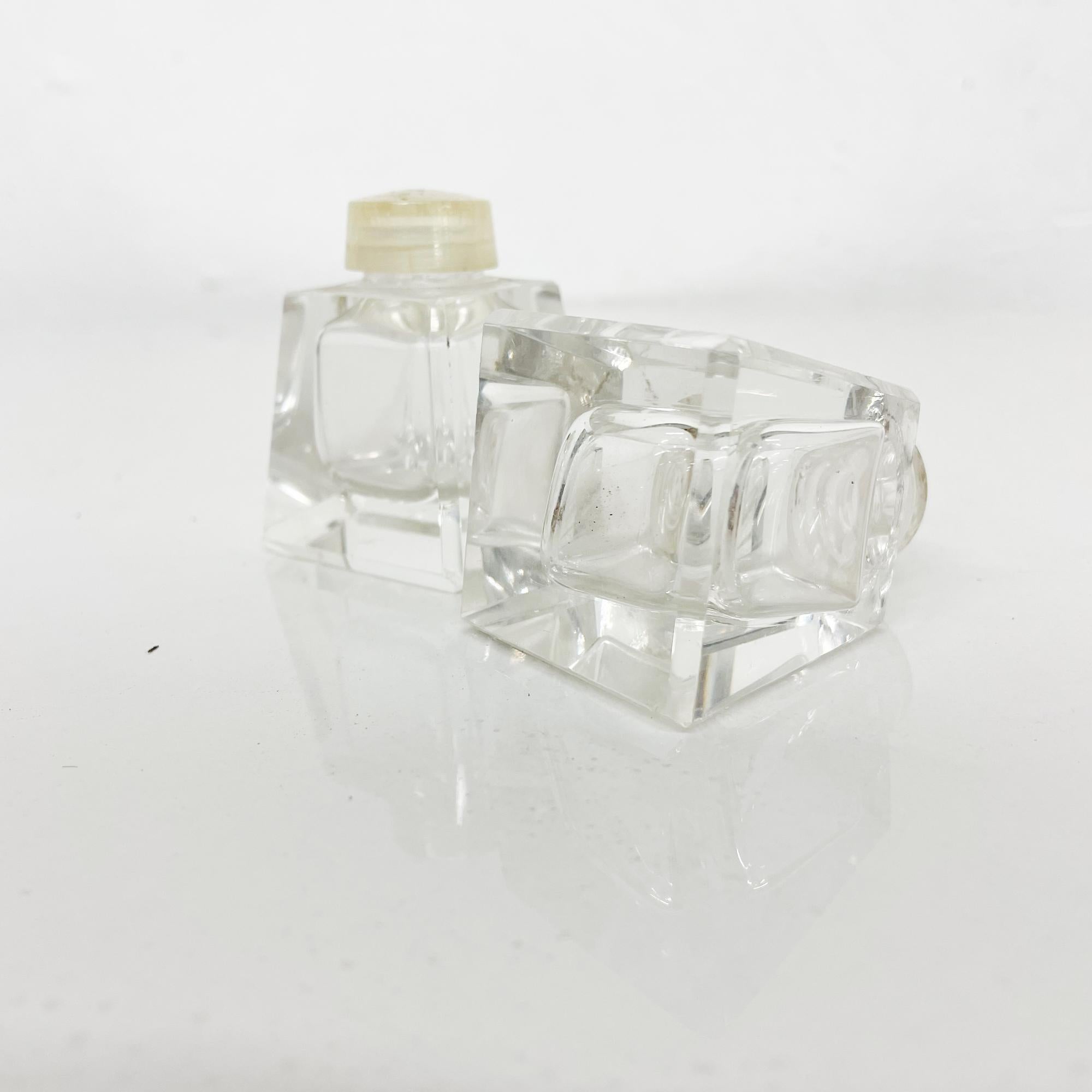 Darling Petite Salt & Pepper Shaker Set Dorothy Thorpe Style Beveled Glass 1950s In Good Condition In Chula Vista, CA