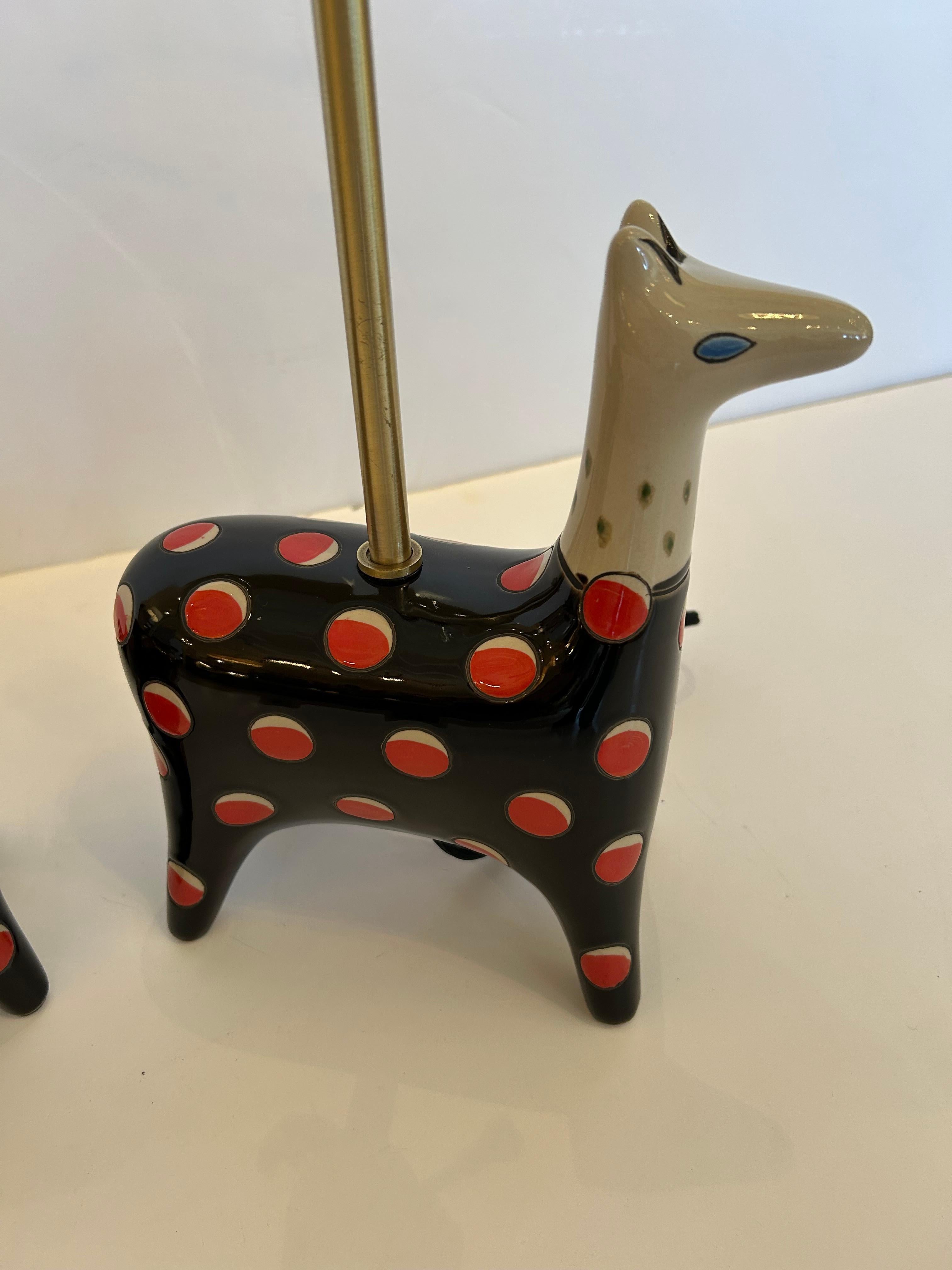 Chinois Paire de lampes de table Llama en céramique en vente