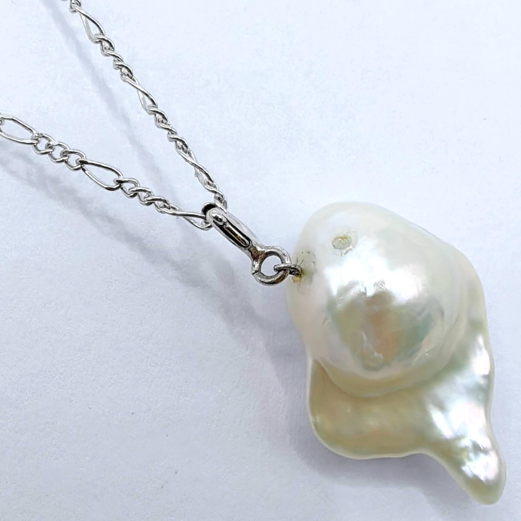 Darling Phantom: Schwarzer Diamant Barock Perle 18K Weißgold Geist Charme/Anhänger (Zeitgenössisch) im Angebot