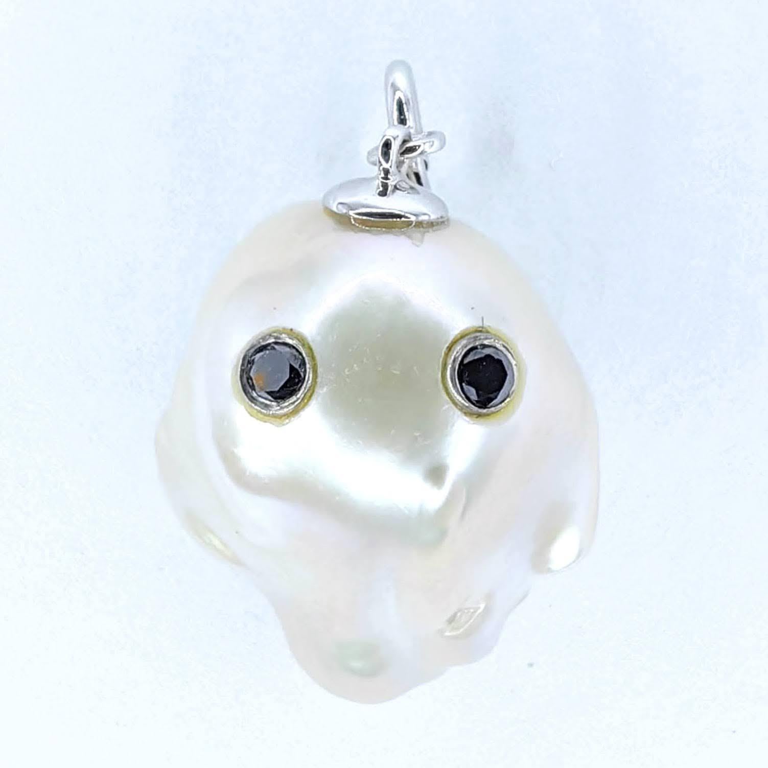 Darling Phantom: Schwarzer Diamant Barockperlen-Ghost Charm-Anhänger 18K Weißgold im Zustand „Neu“ im Angebot in Wan Chai District, HK