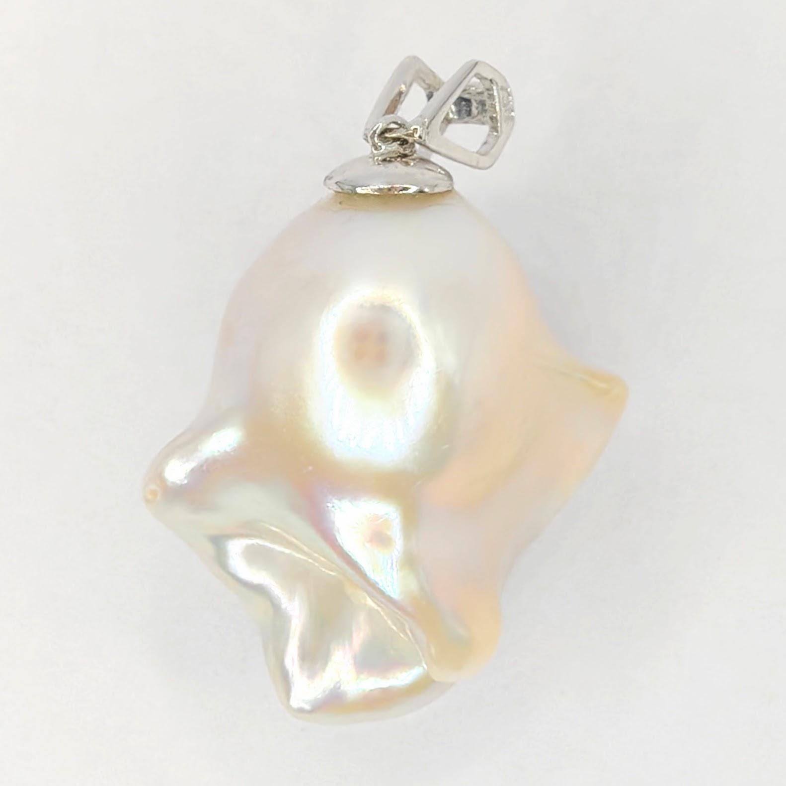 Darling Phantom: Black Diamond Baroque Pearl Ghost Pendant in 18K White Gold In New Condition In Wan Chai District, HK