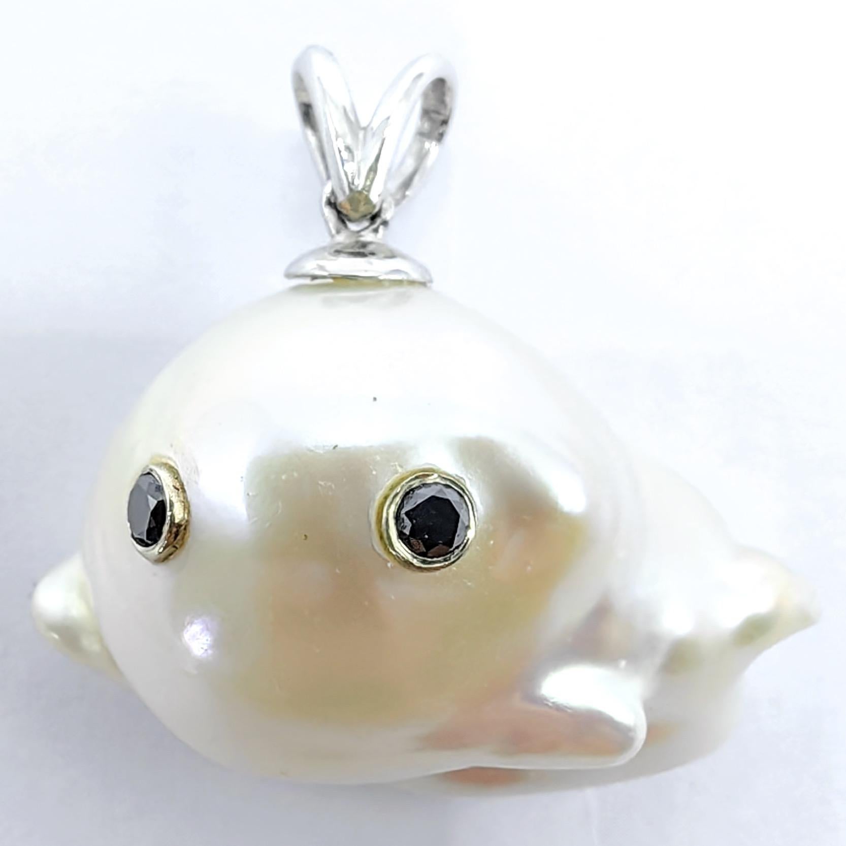 Darling Phantom : Pendentif Ghost en or blanc 18 carats, diamant noir et perle baroque Neuf - En vente à Wan Chai District, HK