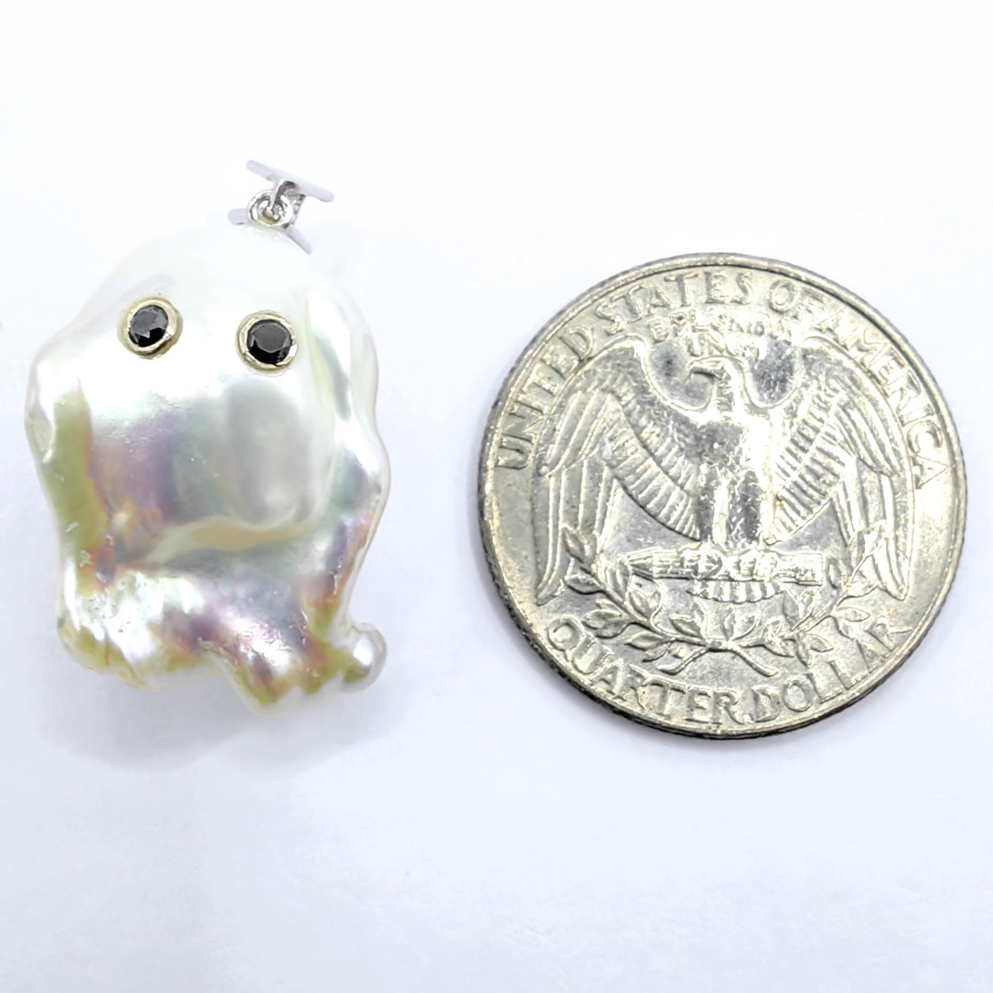 Darling Phantom : Pendentif Ghost en or blanc 18 carats, diamant noir et perle baroque en vente 1