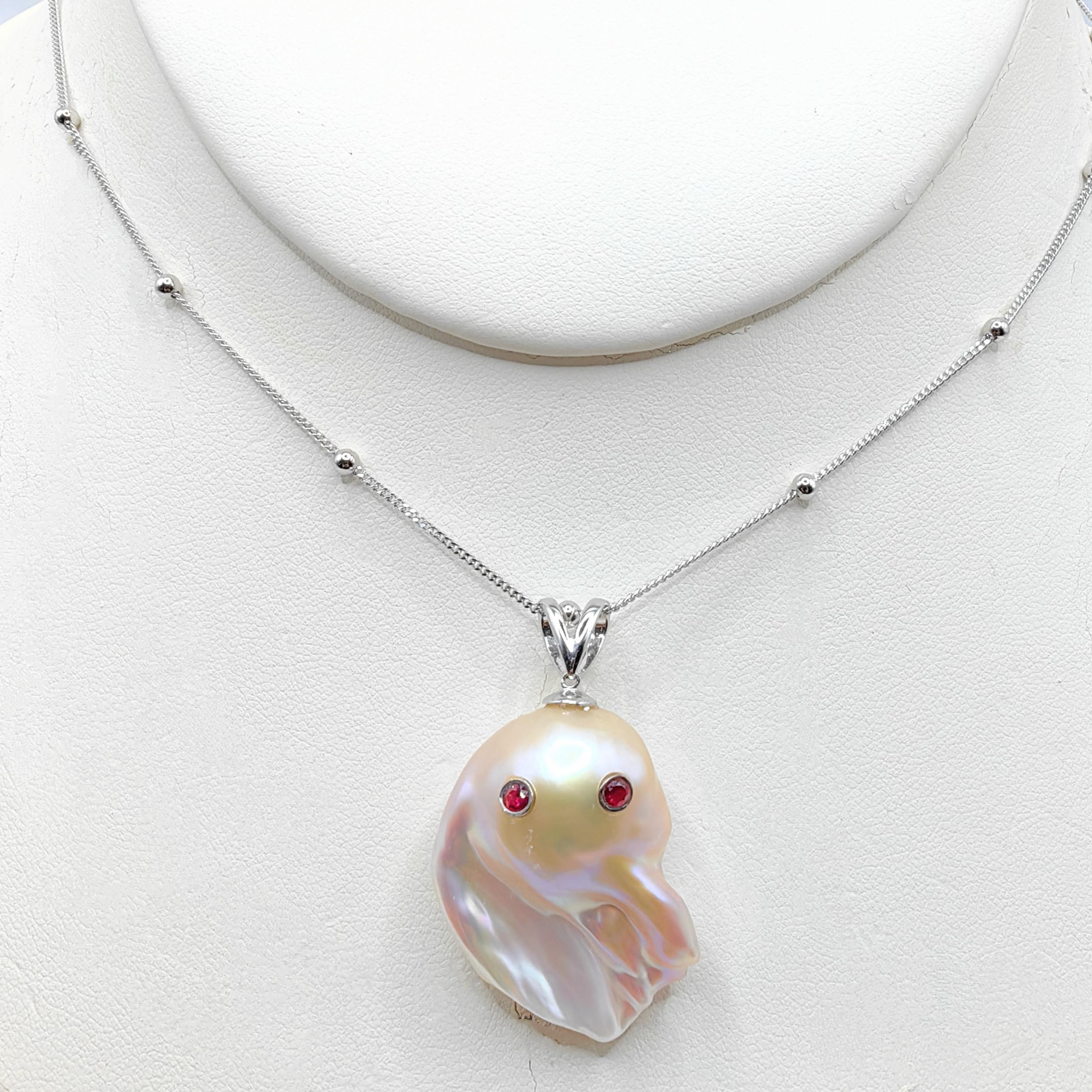 Darling Phantom : Pendentif extra large en or 18 carats rubis et perles baroques roses Ghost en vente 2
