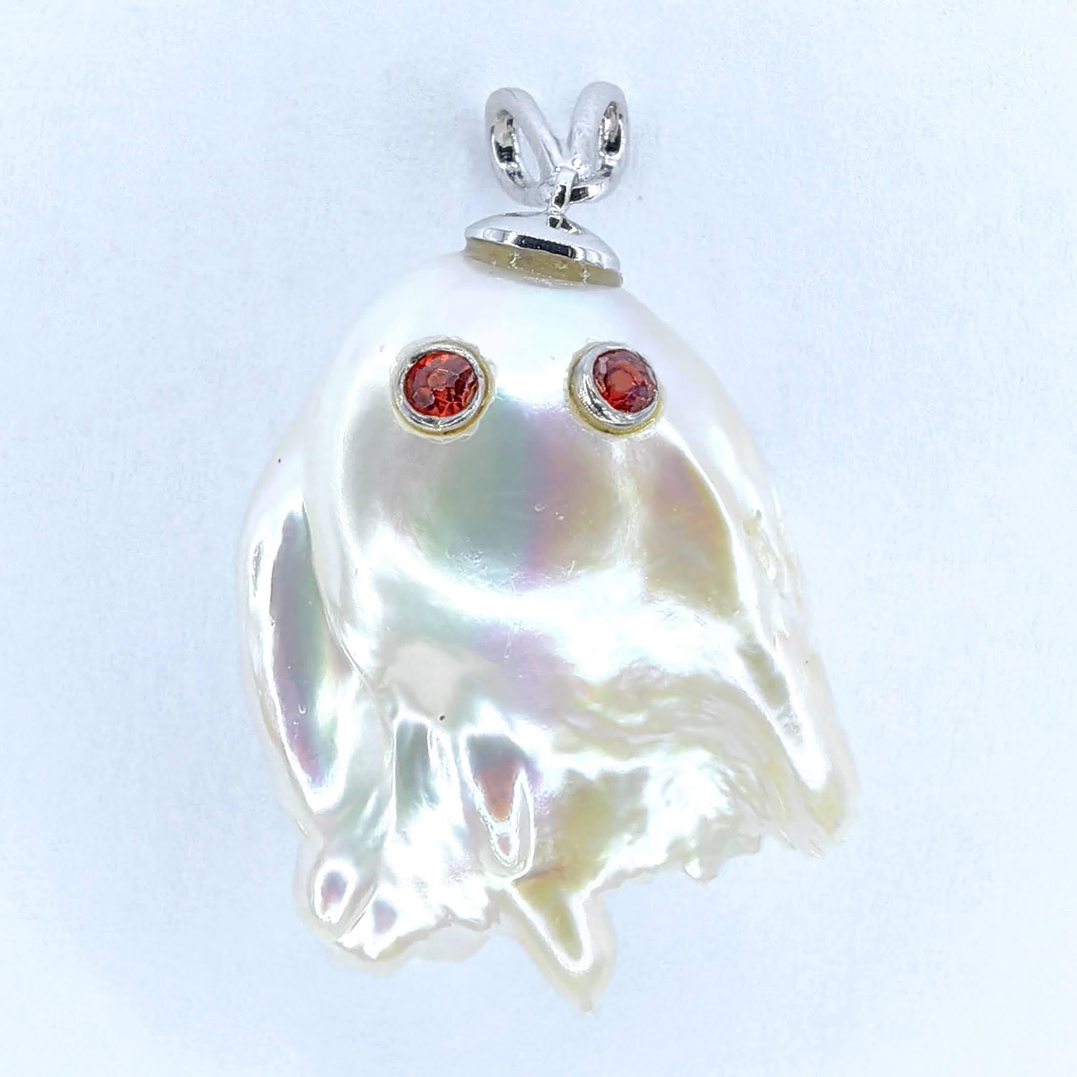 Darling Phantom: Orangefarbener Saphir Barockperlen-Ghost-Anhänger aus 18 Karat Weißgold im Zustand „Neu“ im Angebot in Wan Chai District, HK