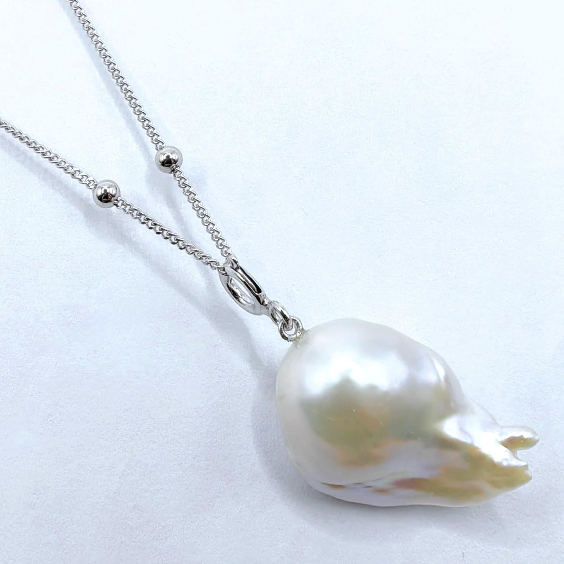 Contemporain Darling Phantom : breloque et pendentif Ghost en or blanc 18 carats avec saphir orange et perle en vente