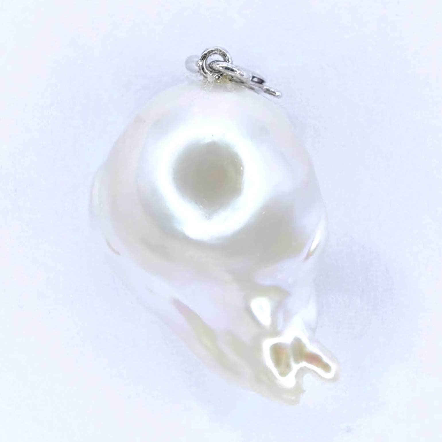 Darling Phantom : breloque et pendentif Ghost en or blanc 18 carats avec saphir orange et perle Unisexe en vente