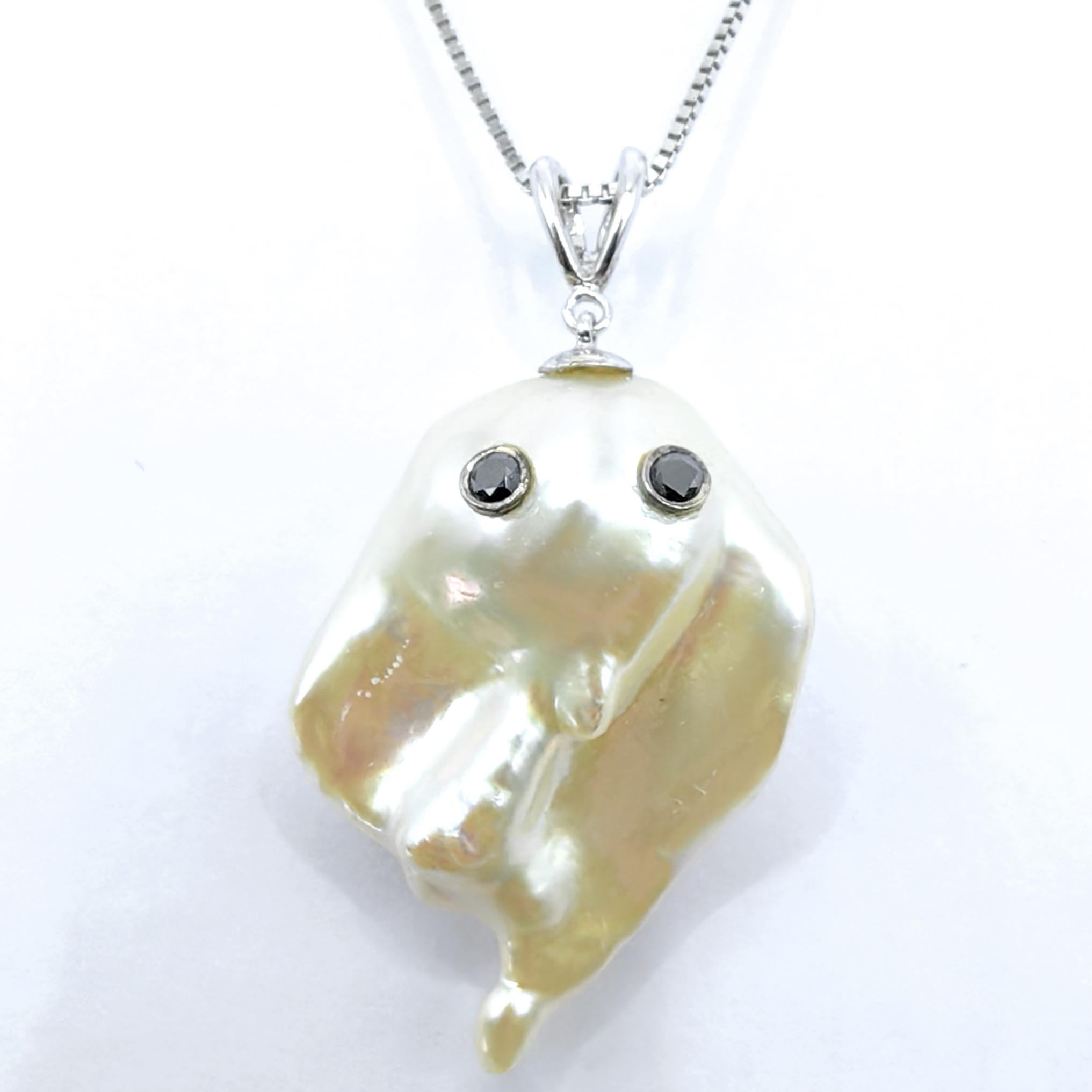 Darling Phantom XL: Black Diamond Baroque Pearl Ghost Pendant in 18K White Gold in vendita 1