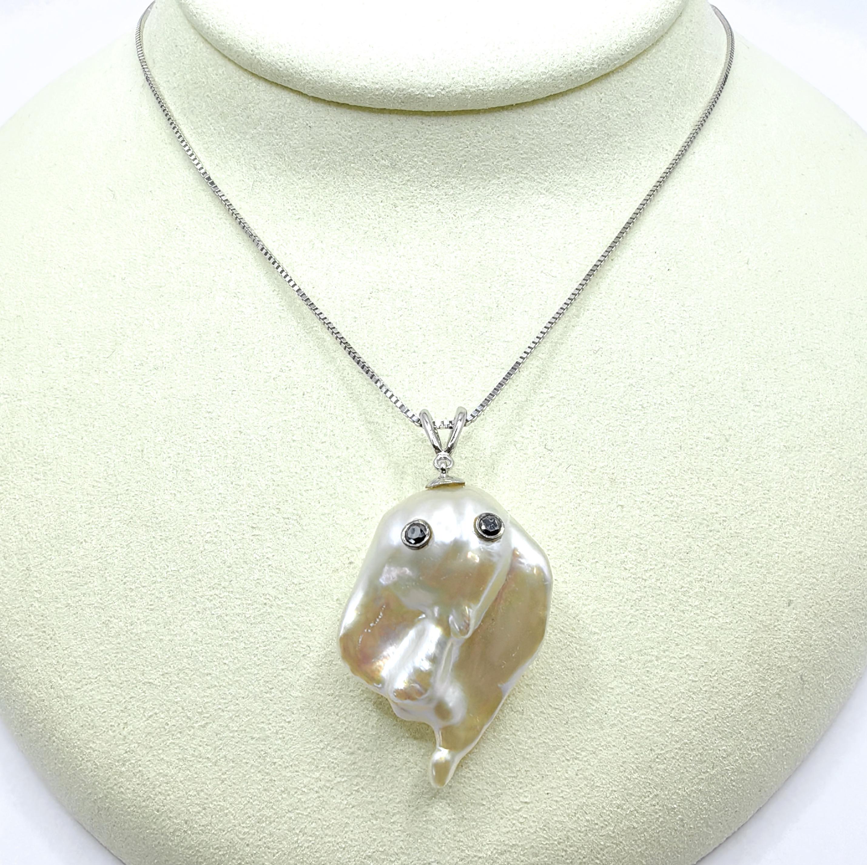 Darling Phantom XL: Black Diamond Baroque Pearl Ghost Pendant in 18K White Gold in vendita 2