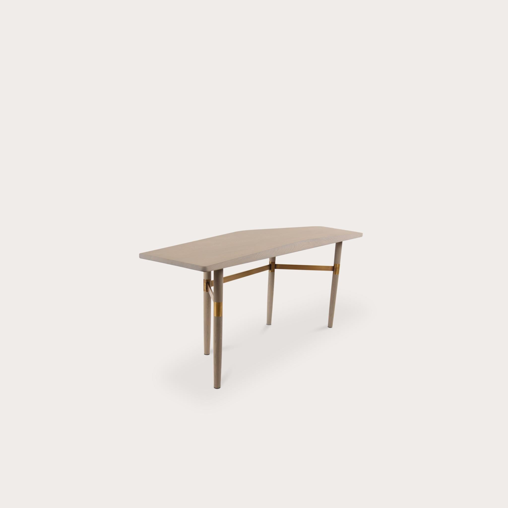 Moderno Scrivania Darling Point di Yabu Pushelberg in Oak massiccio con dettagli in ottone in vendita