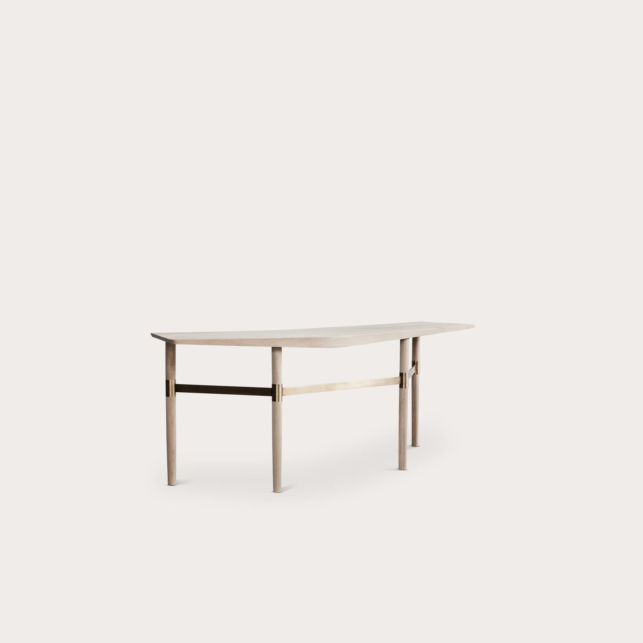 Olandese Scrivania Darling Point di Yabu Pushelberg in Oak massiccio con dettagli in ottone in vendita