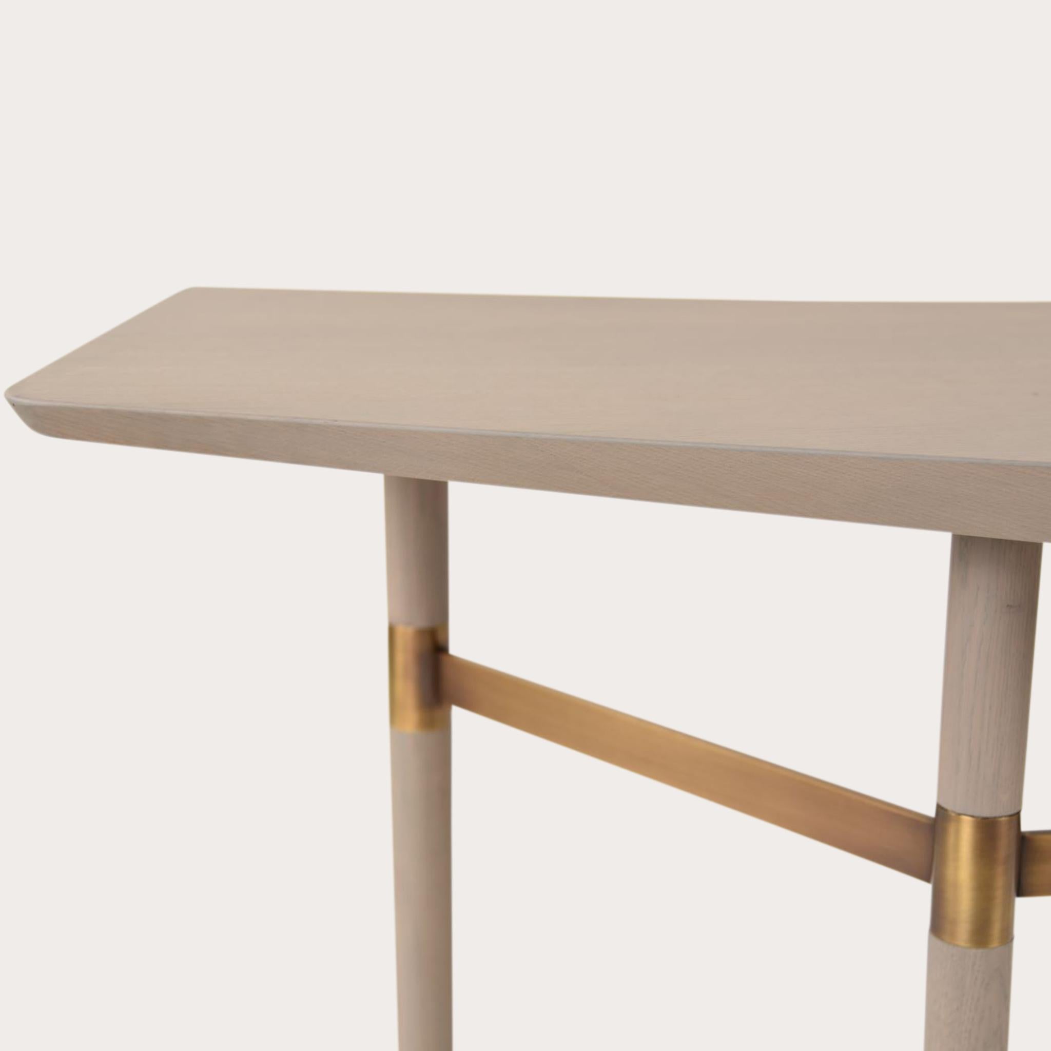 Scrivania Darling Point di Yabu Pushelberg in Oak massiccio con dettagli in ottone In condizioni Nuovo in vendita a Toronto, ON