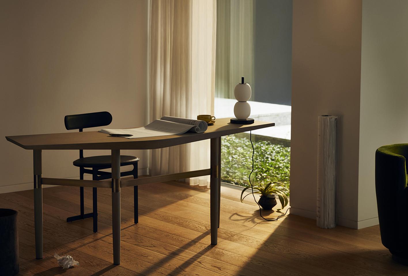 XXI secolo e contemporaneo Scrivania Darling Point di Yabu Pushelberg in Oak massiccio con dettagli in ottone in vendita