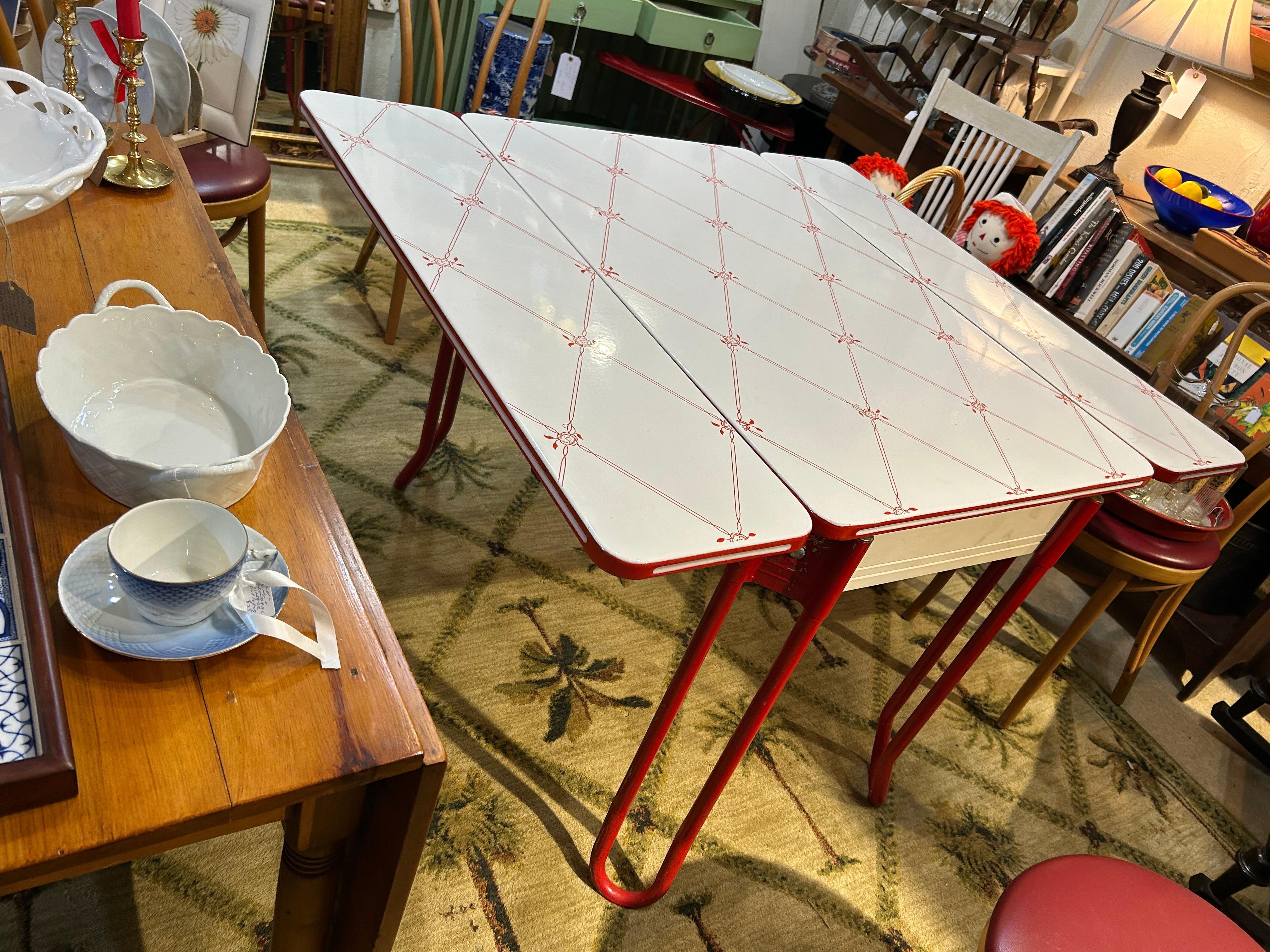 Darling Retro Red & White Enamel Breakfast Table 2